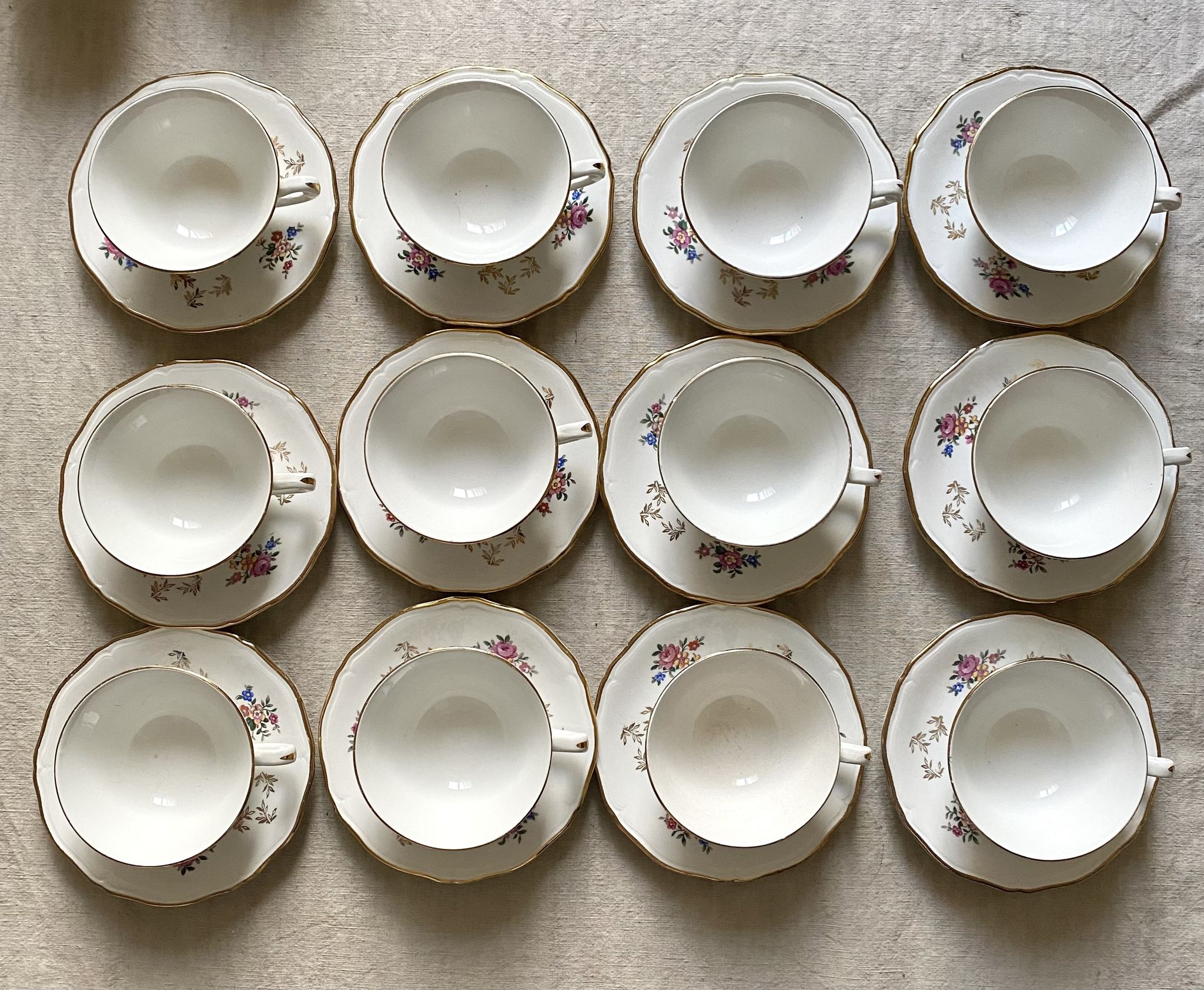 Antique tea set in Amandinoise porcelain