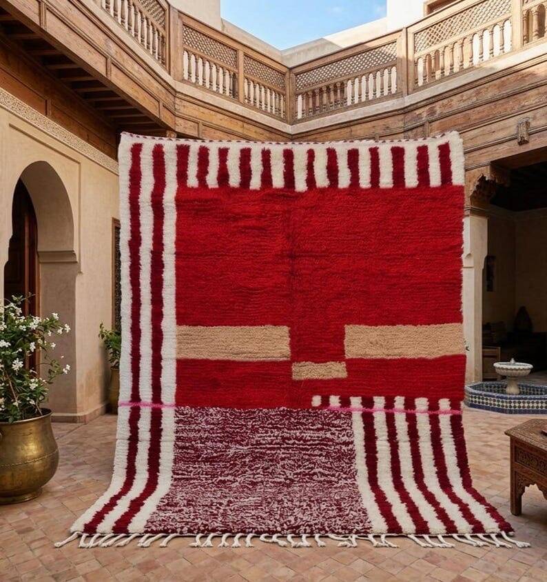 Pure wool rug, handwoven in traditional craftsmanship, size 150/250 cm.