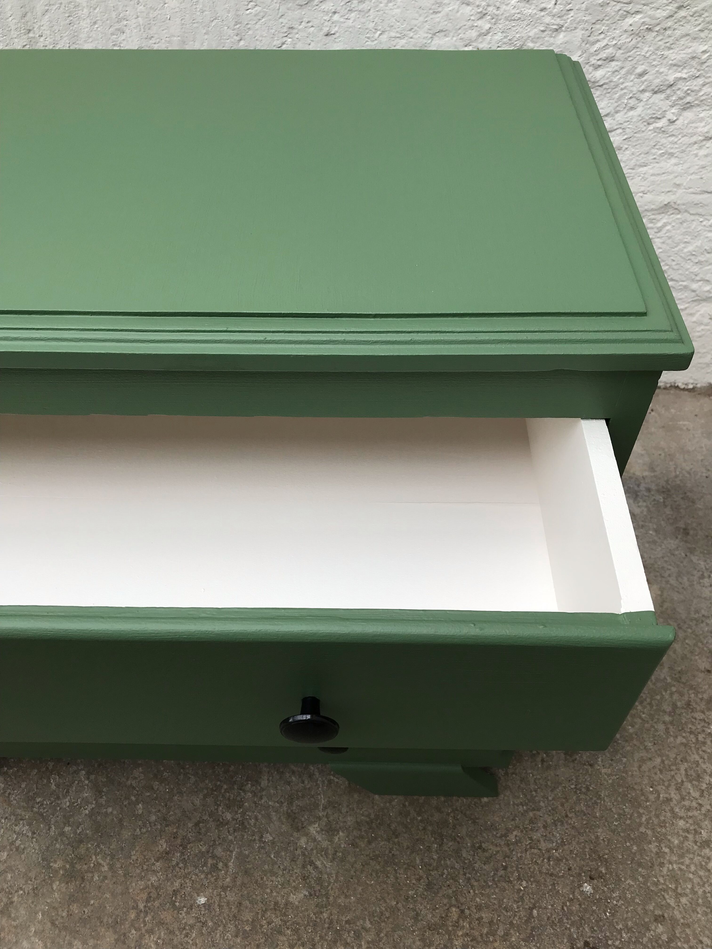 Commode year 30 Green Eucalyptus from Resources