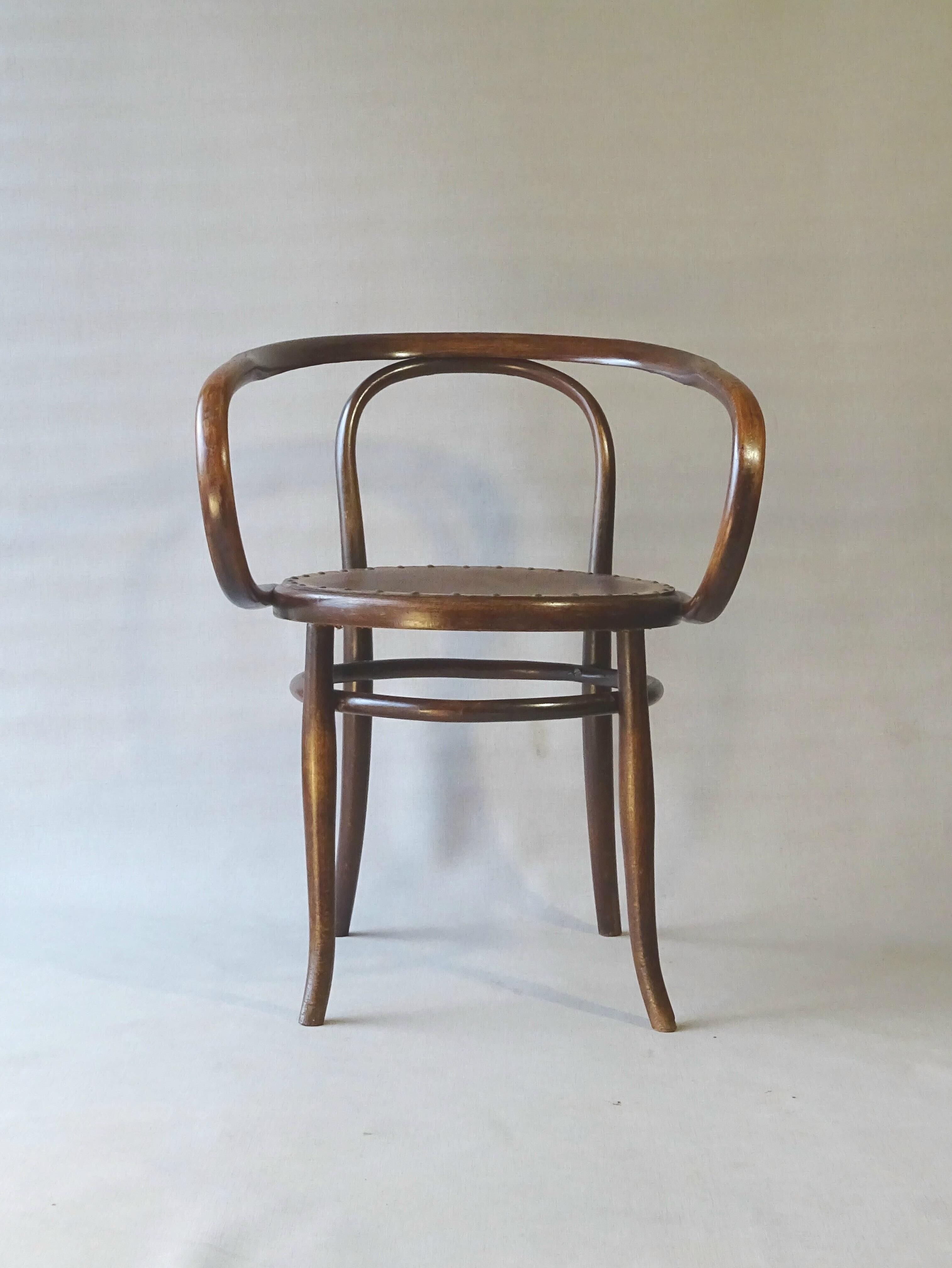 Le corbusier bentwood armchair by ungvar b9 1900 leather seat