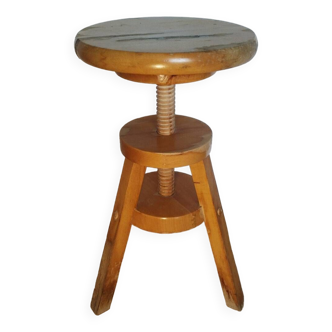 Screw tripod stool