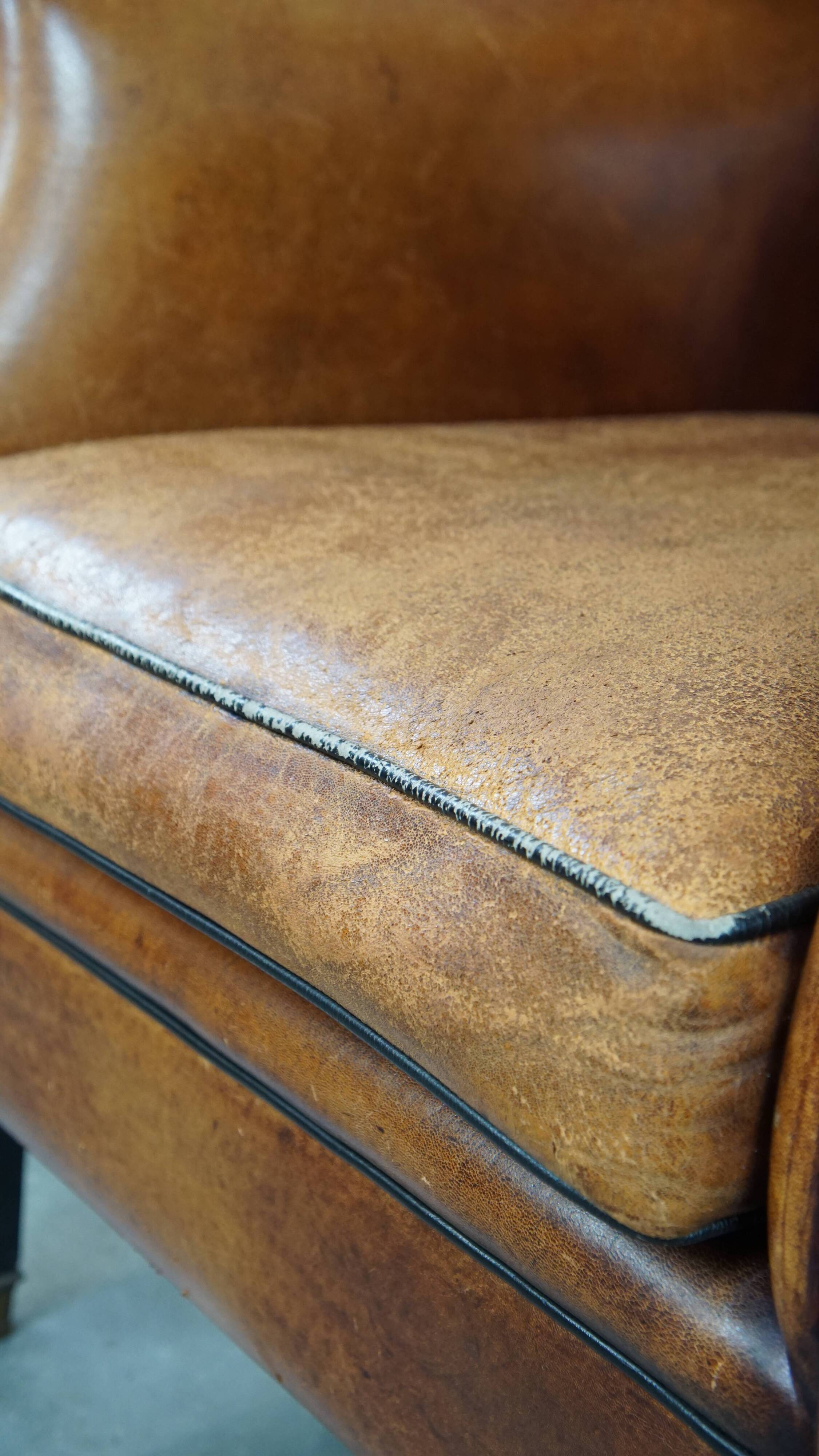 Fauteuil à oreilles en cuir de mouton vintage de style anglais