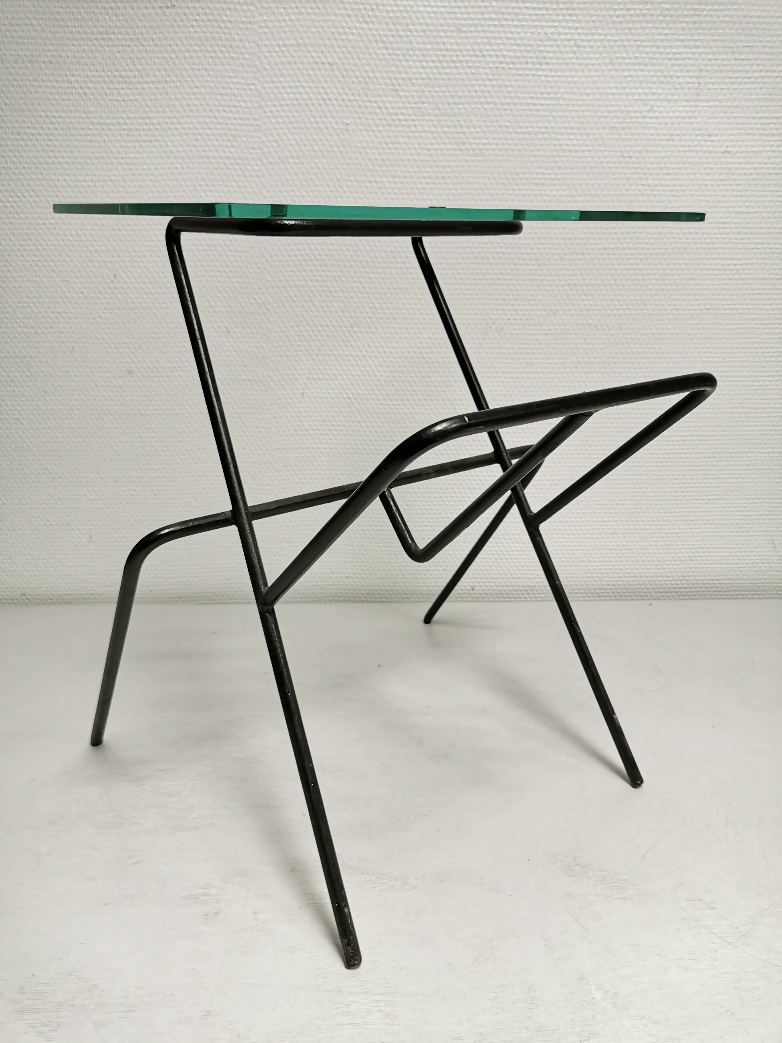 Side table / pedestal table magazine holder. 50's vintage design