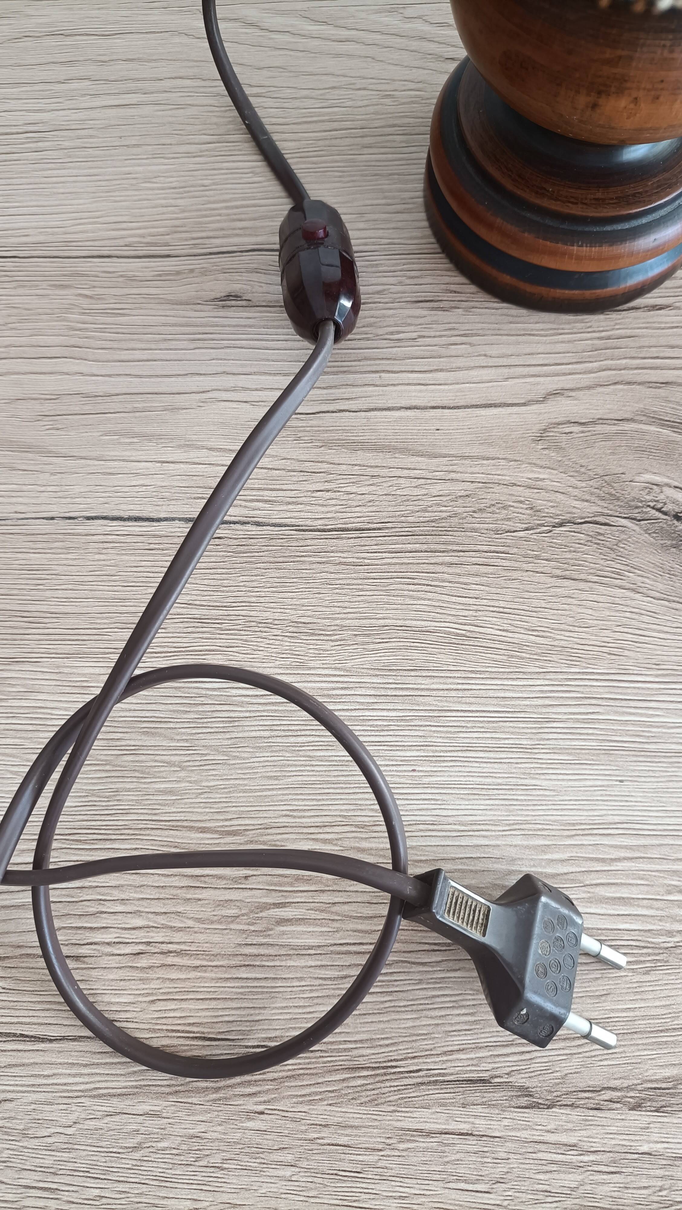 Vintage Italian table lamp in turned wood and leather lampshade