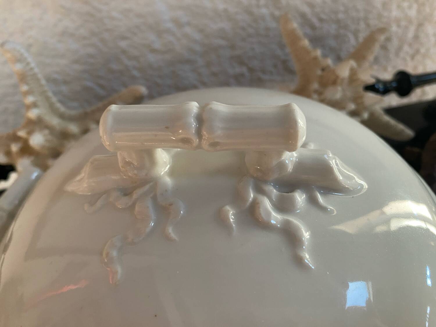 Small porcelain soup tureen with bamboo patterns.
