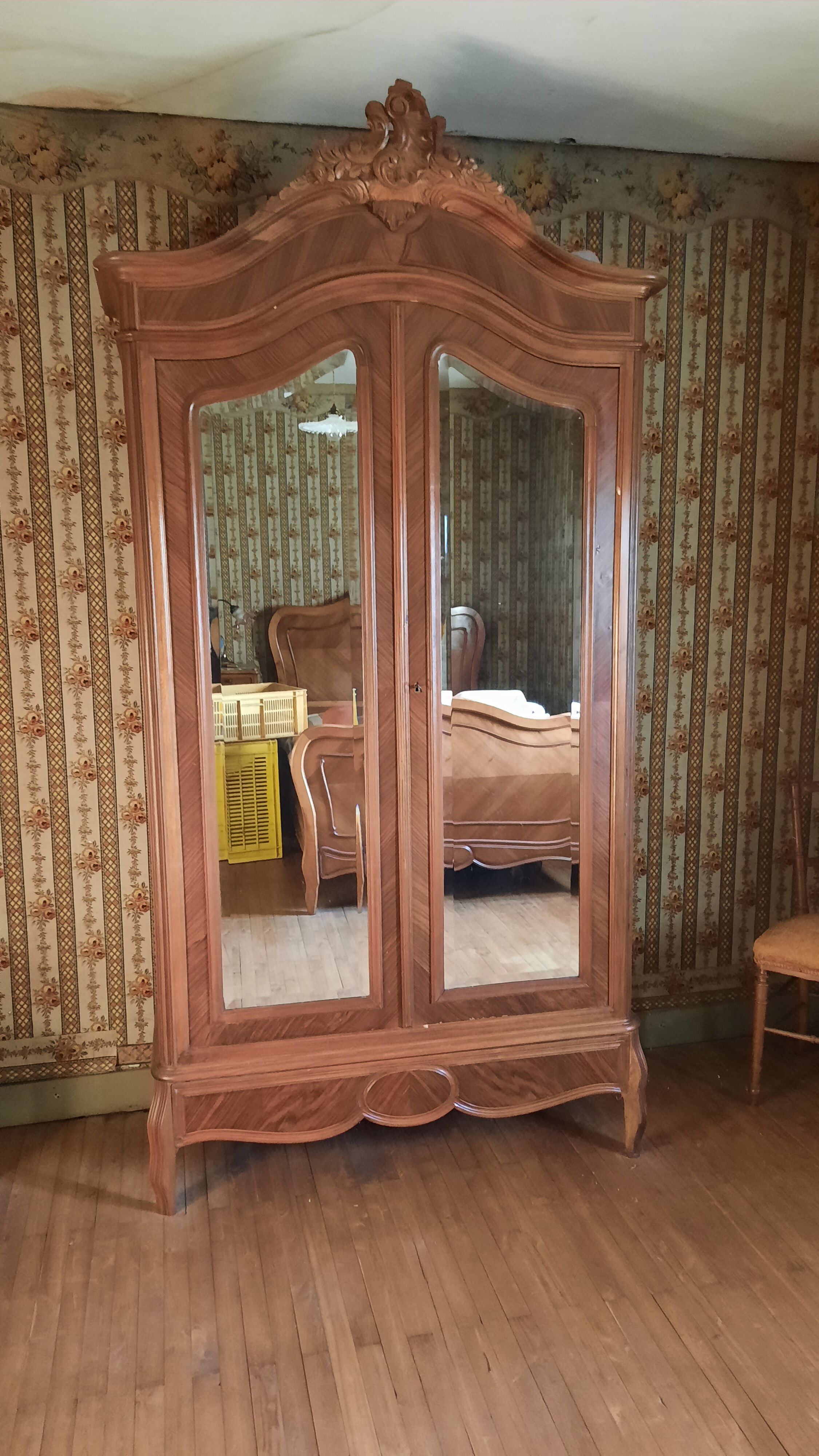 Louis XV rocaille style wardrobe