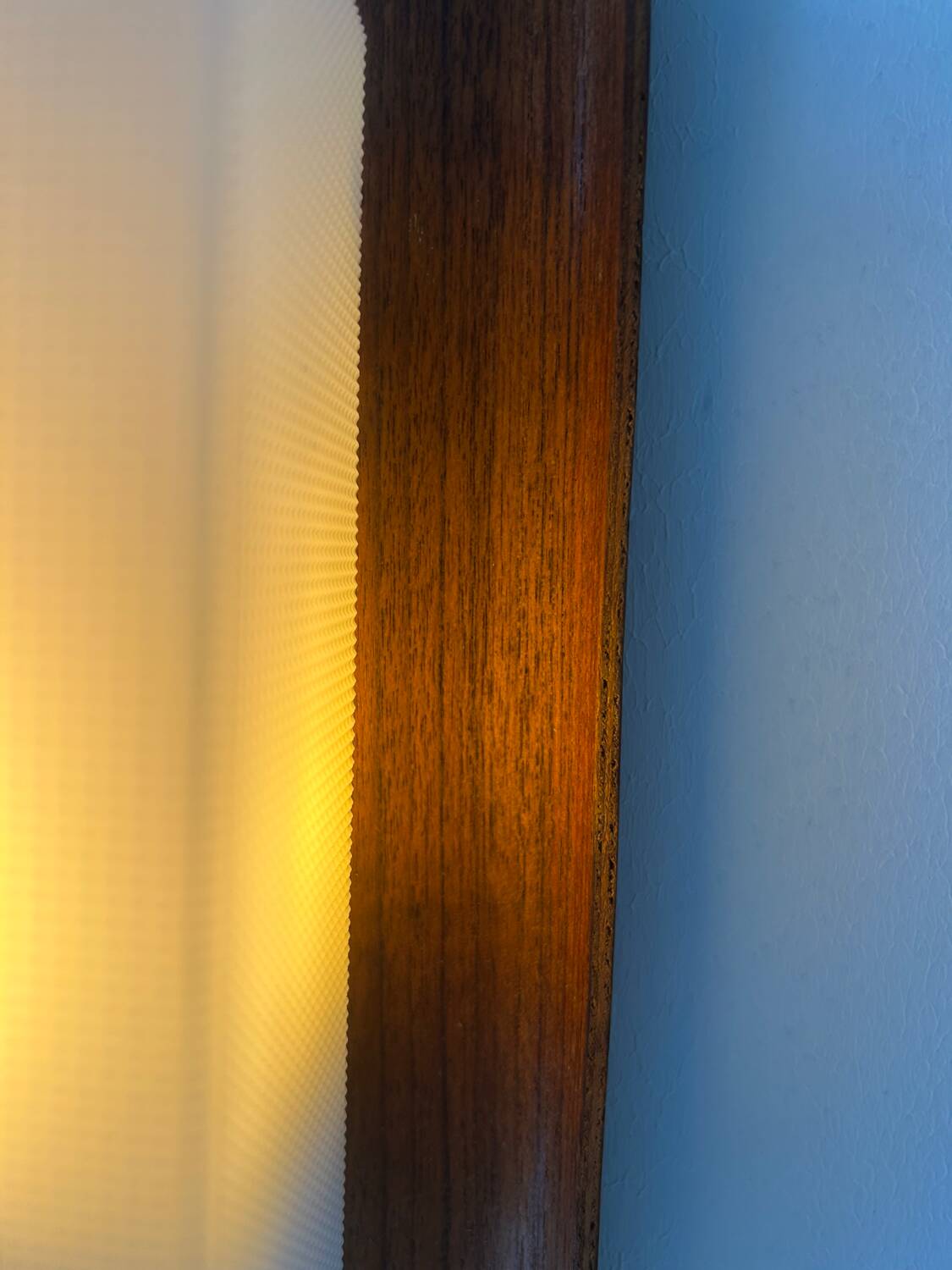 Applique vintage palissandre et Perspex, Suède 1950