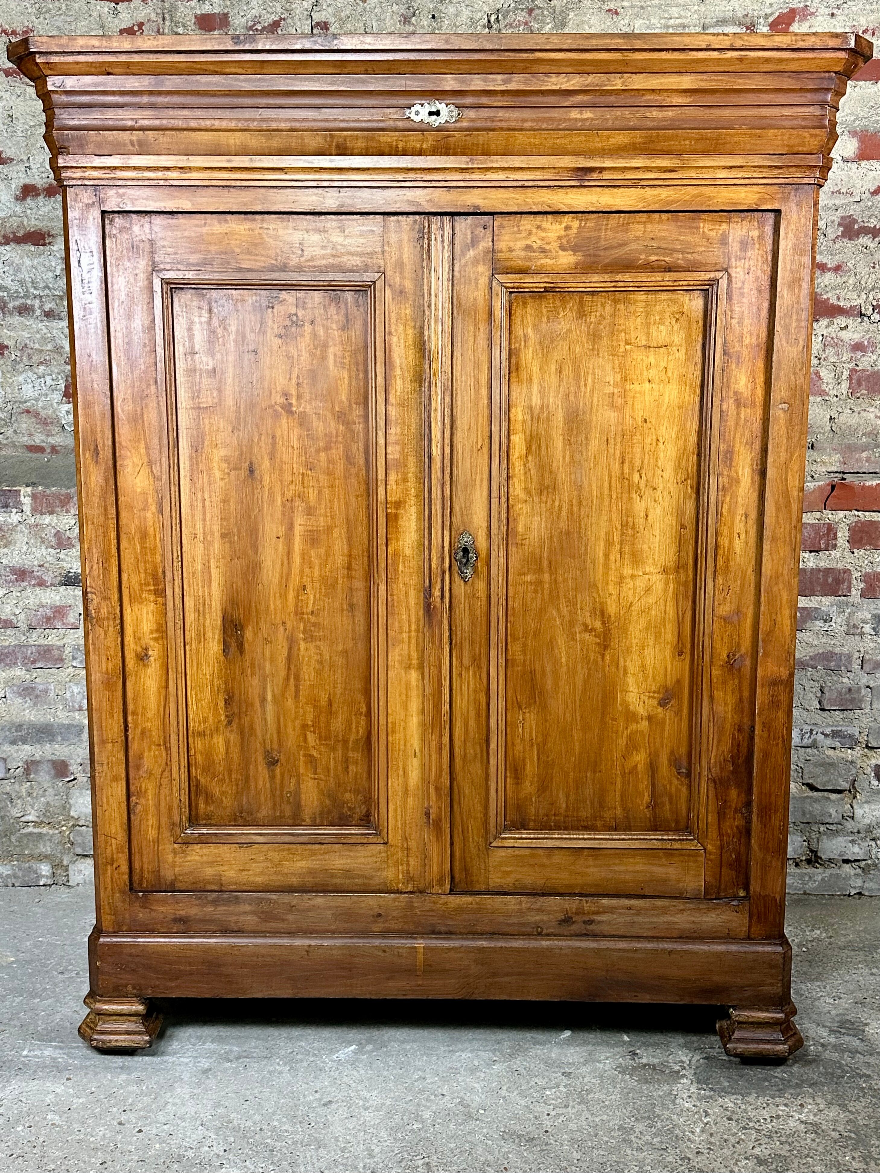 Louis Philippe high era sideboard in walnut