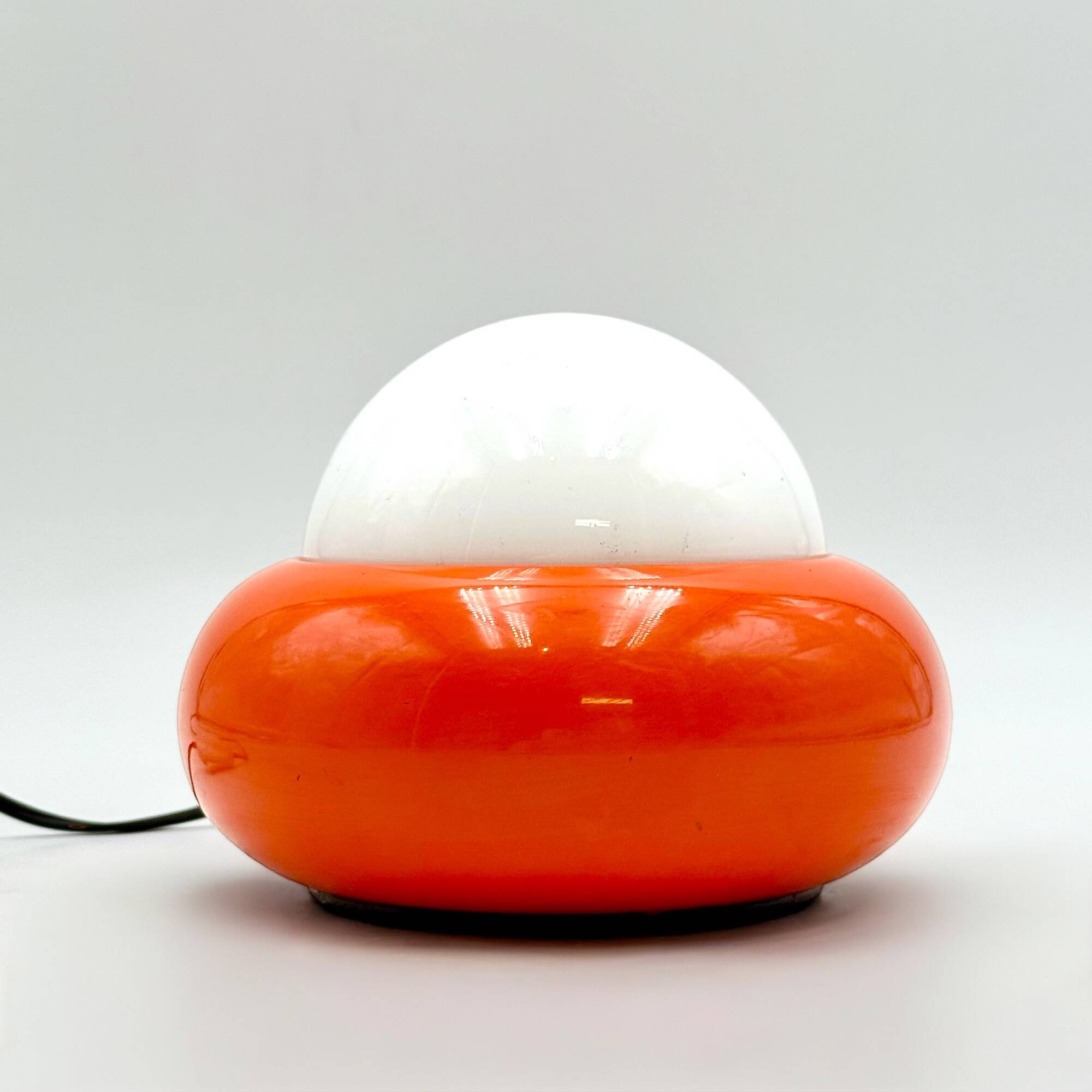 Lampe de table OVNI orange et blanche Space Age, modèle Luci Milano C349