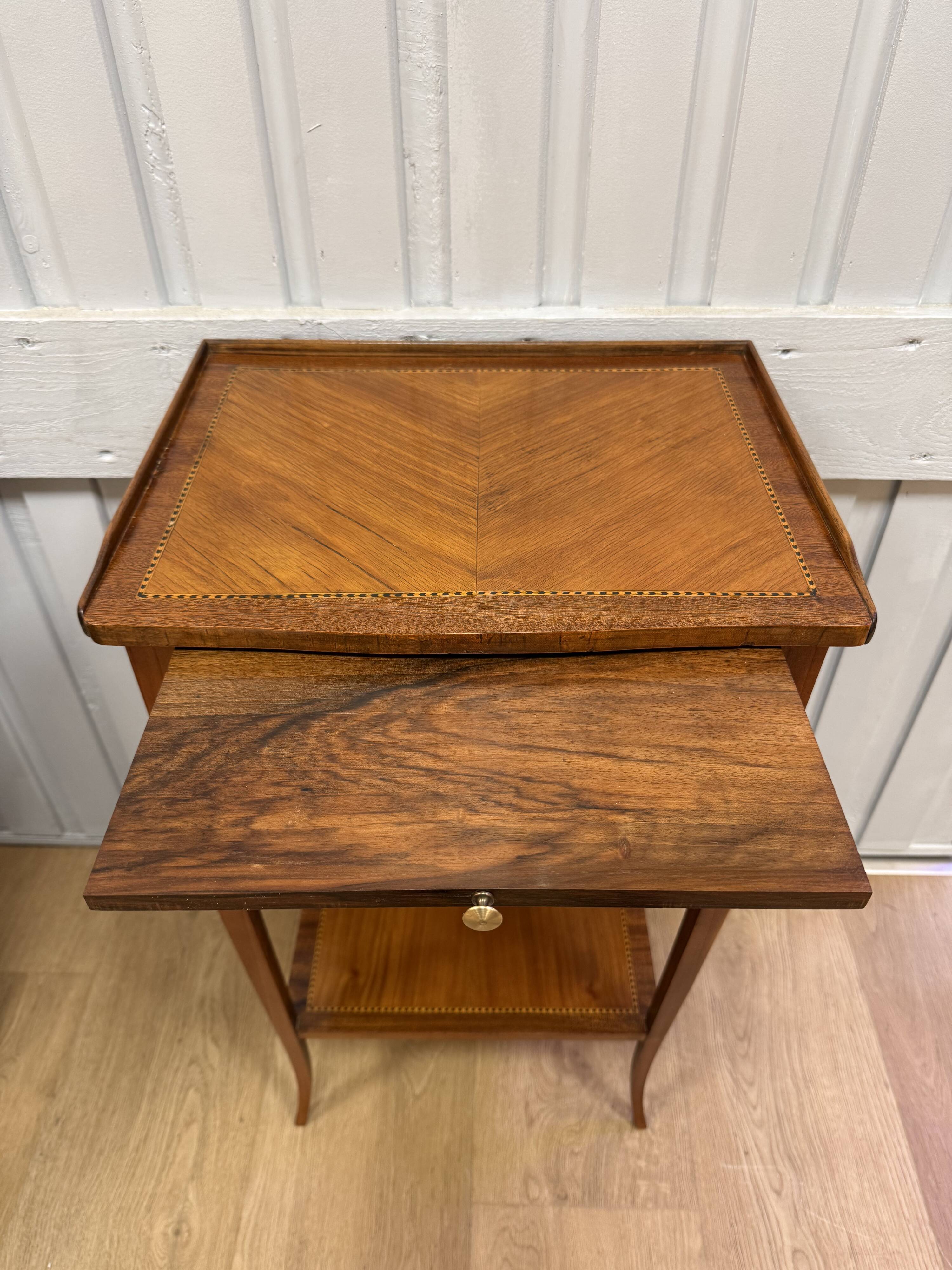 Petite table d appoint de style Louis XV