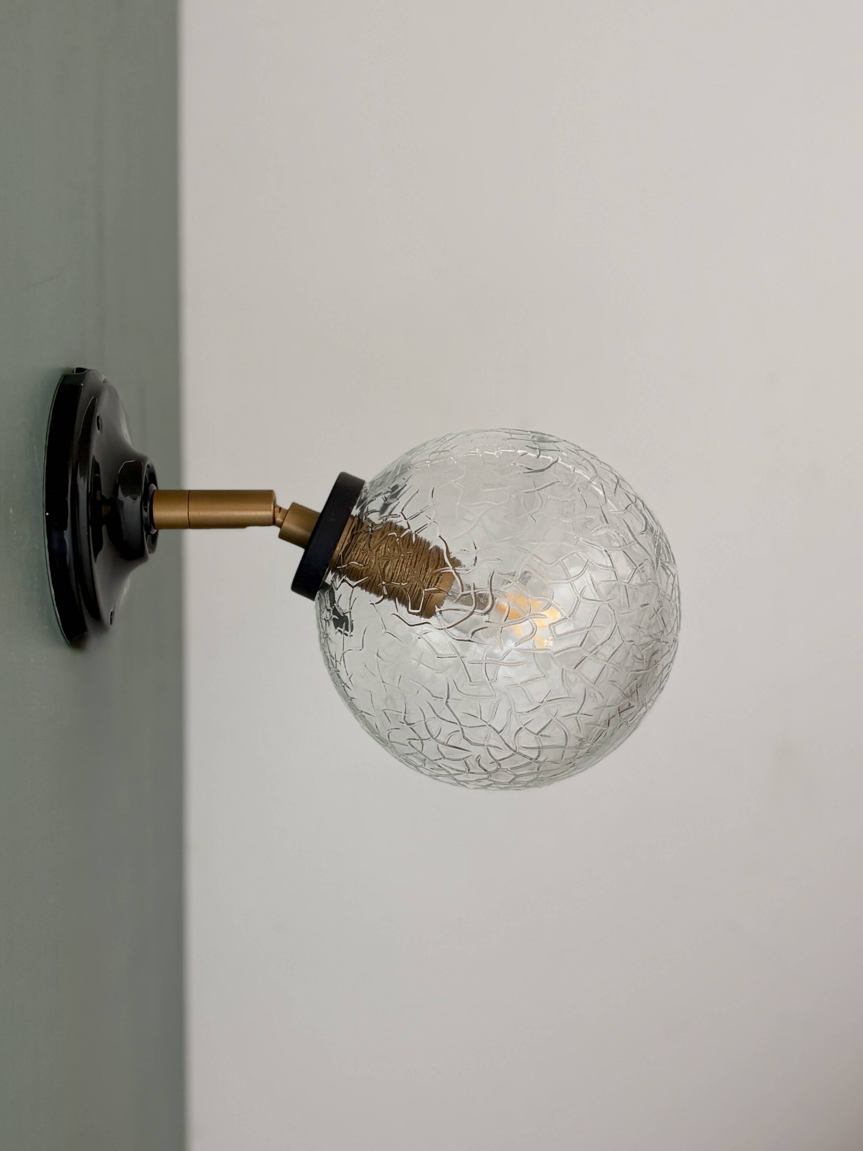 Applique globe vintage en verre effet craquelé