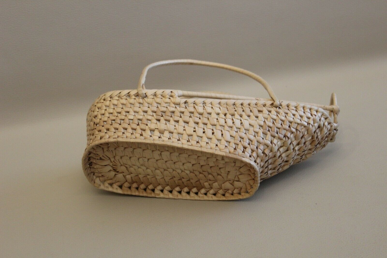 Wicker basket braided holder door bottle wine
