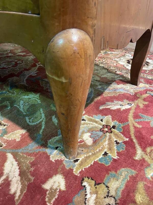 Louis XV-Transition style chest of drawers in cherry wood