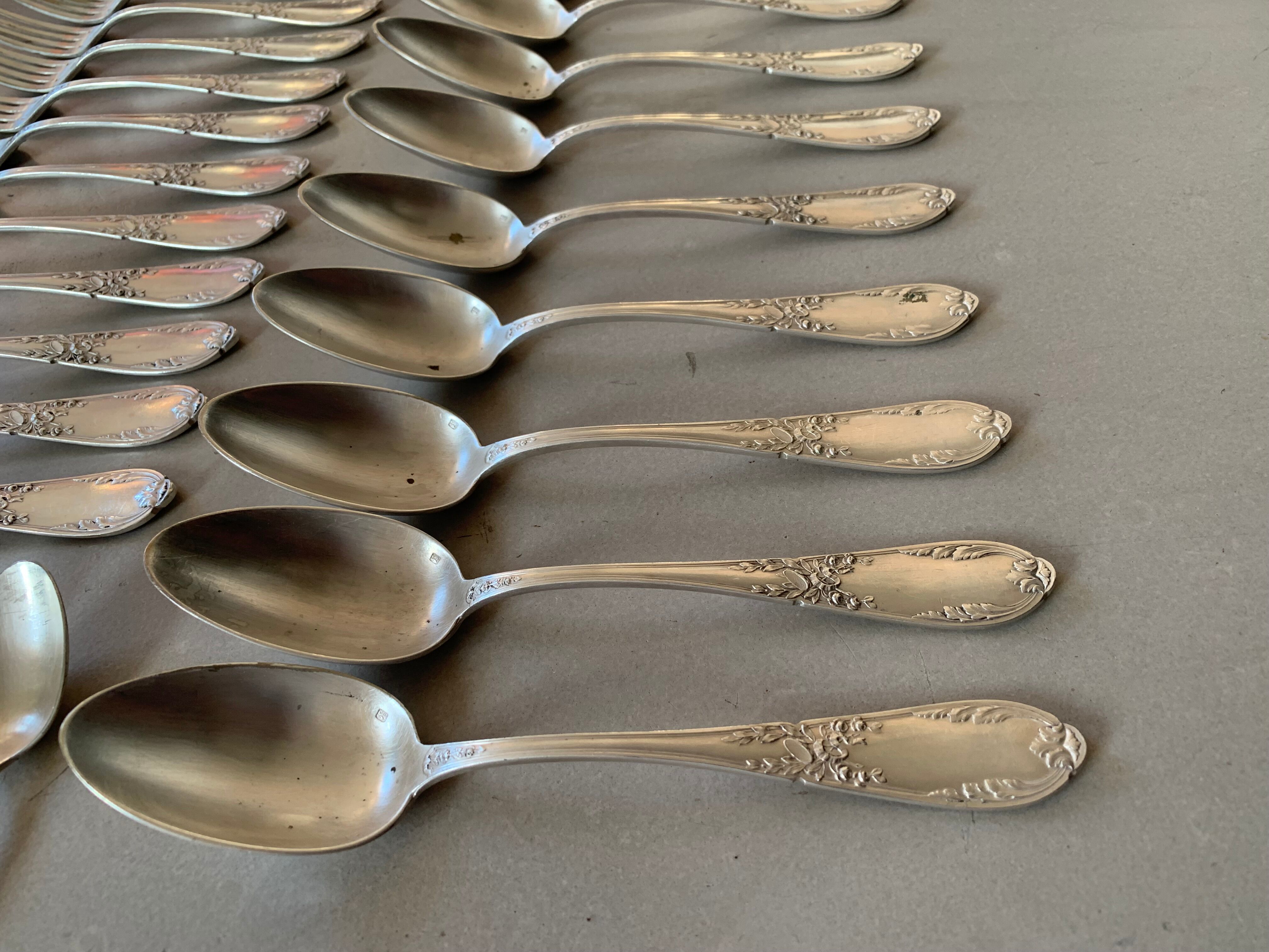 Housewife 35 place settings SFAM