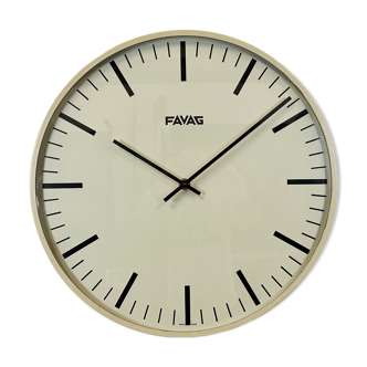 Horloge murale beige suisse vintage de Favag, années 1970