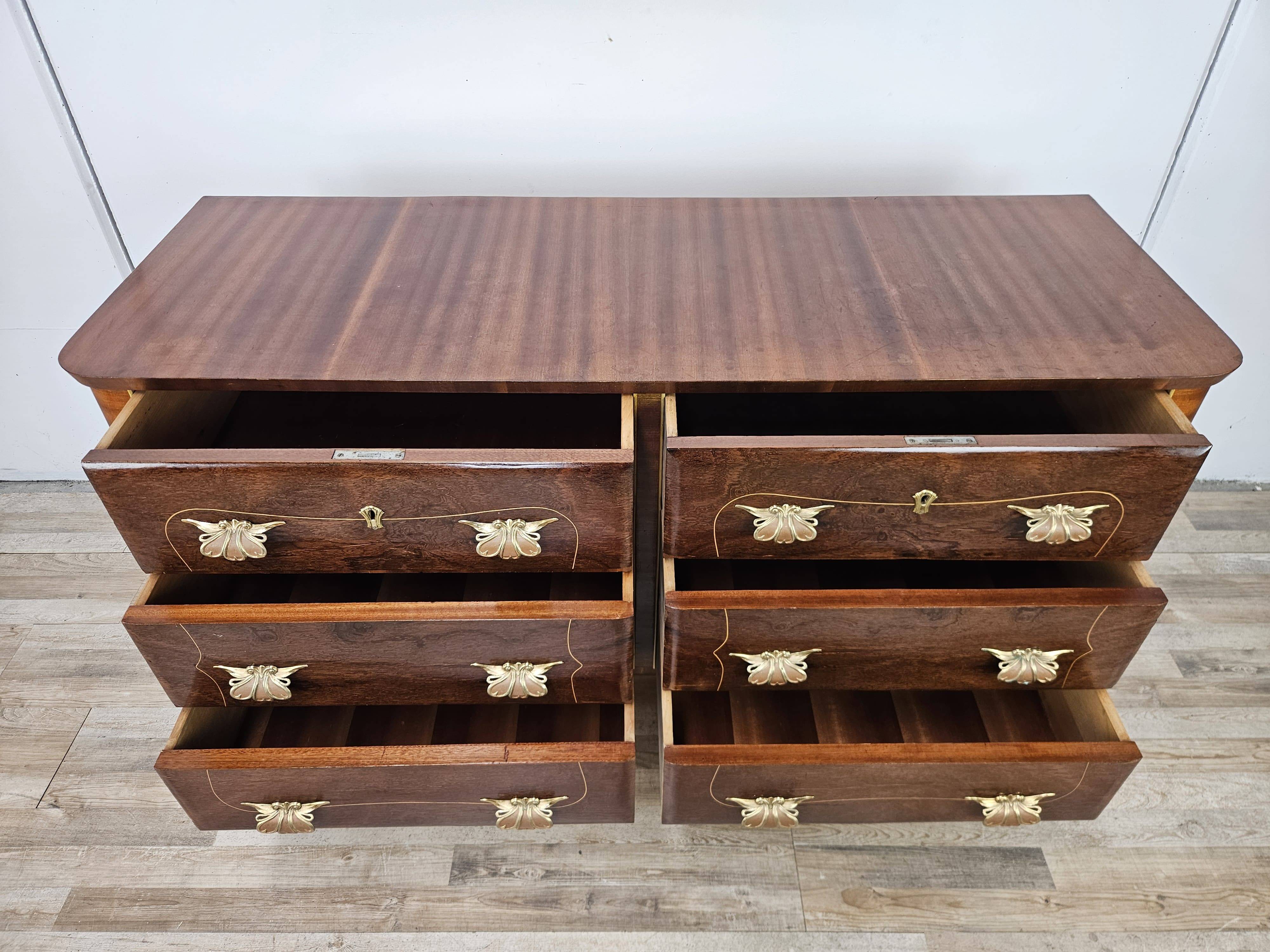1950s Art Decò walnut burl and brass chest of drawers