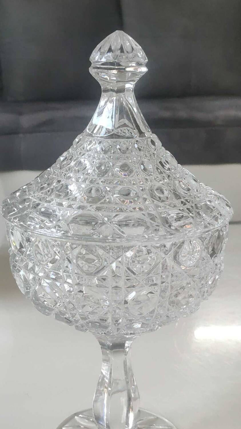 Large lead crystal candy dish/Drageoir. Tritschler Winterhalder. Dome shape, faceted patterns. Dim 30 x 15 cm