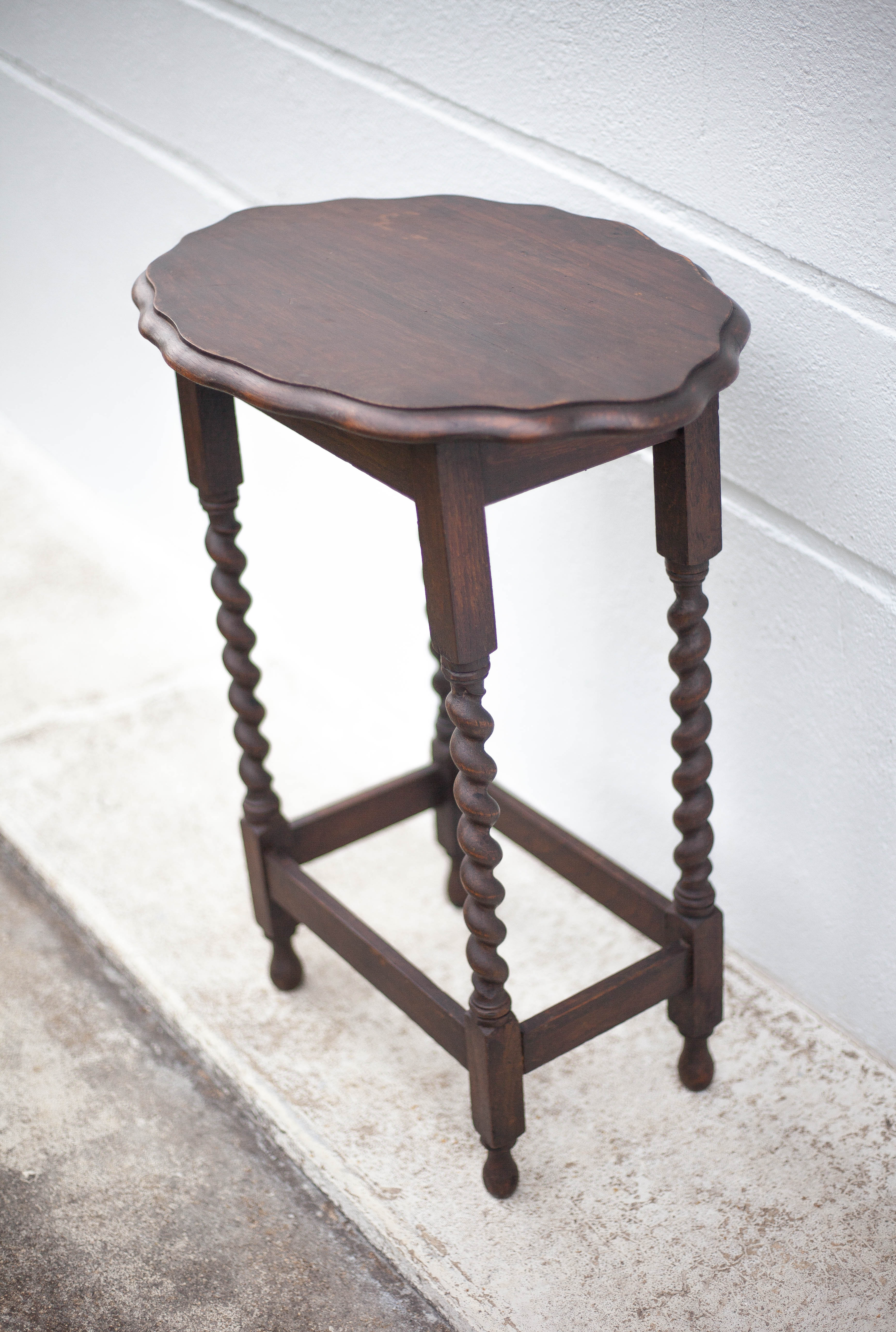 Table bois pieds tournés, table console bois, table ovale, sellette, porte-plante