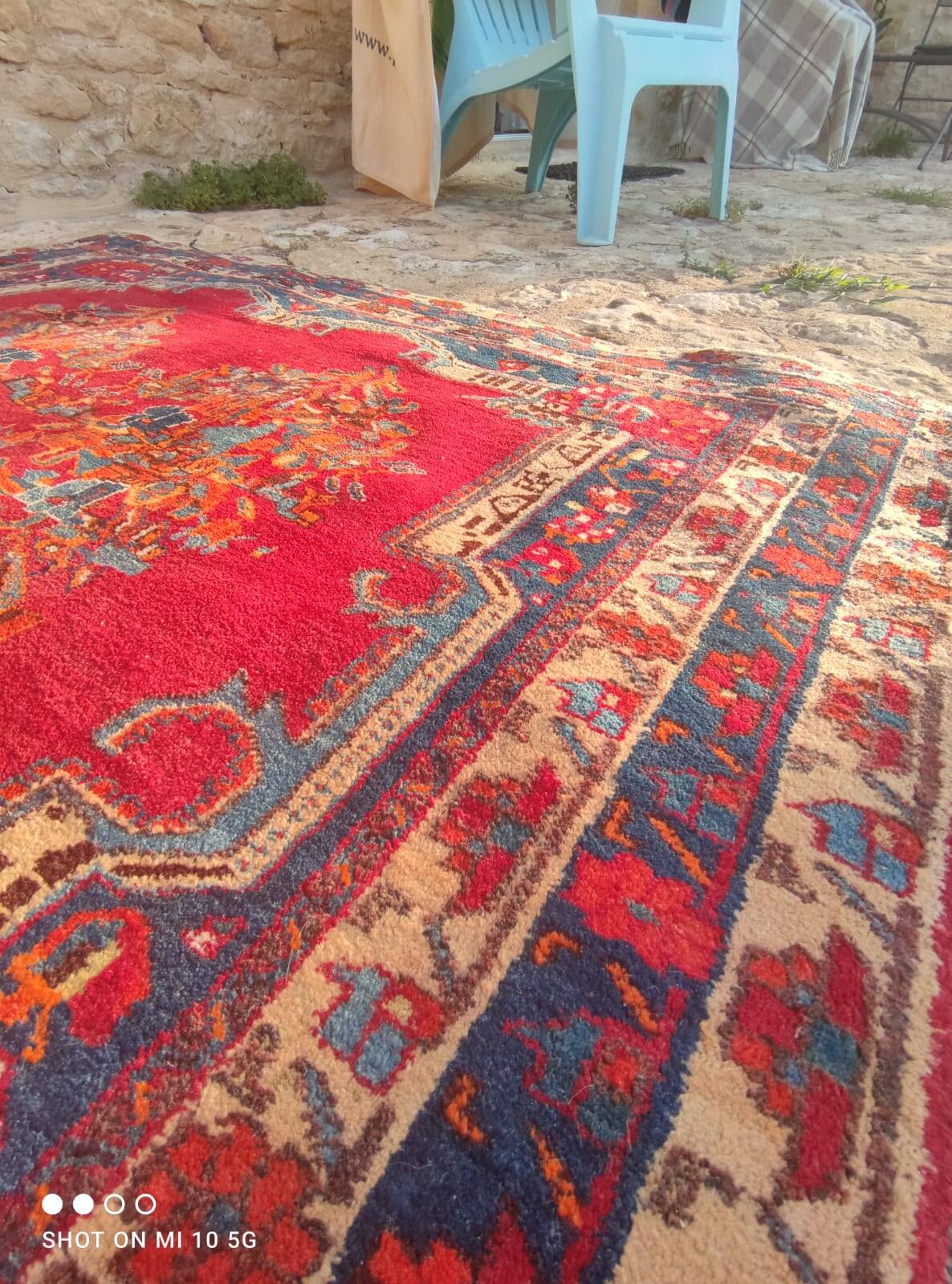 Tapis d'Orient vintage en laine noué main rouge et bleu