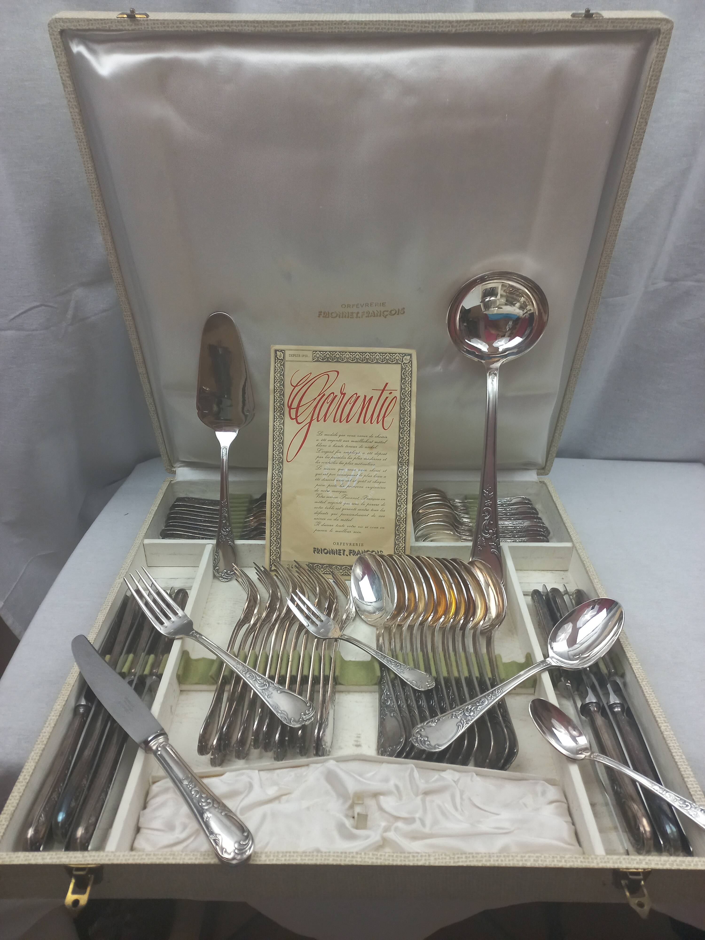 Francois Frionnet menagere 62 pieces marly rocaille louis xv box perfect condition