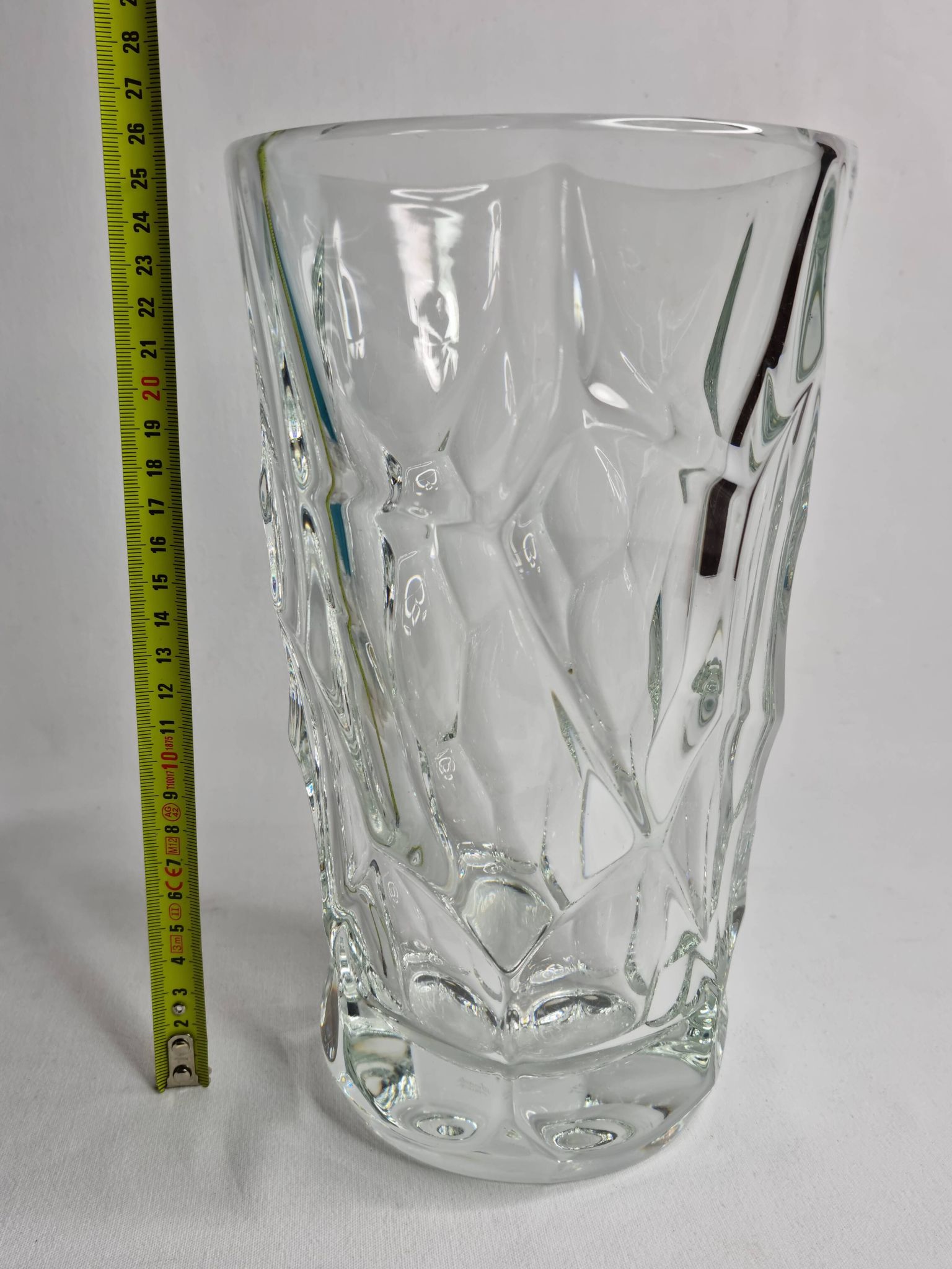 Vase en cristal de Sèvres à motif de verre grugé, 26 cm