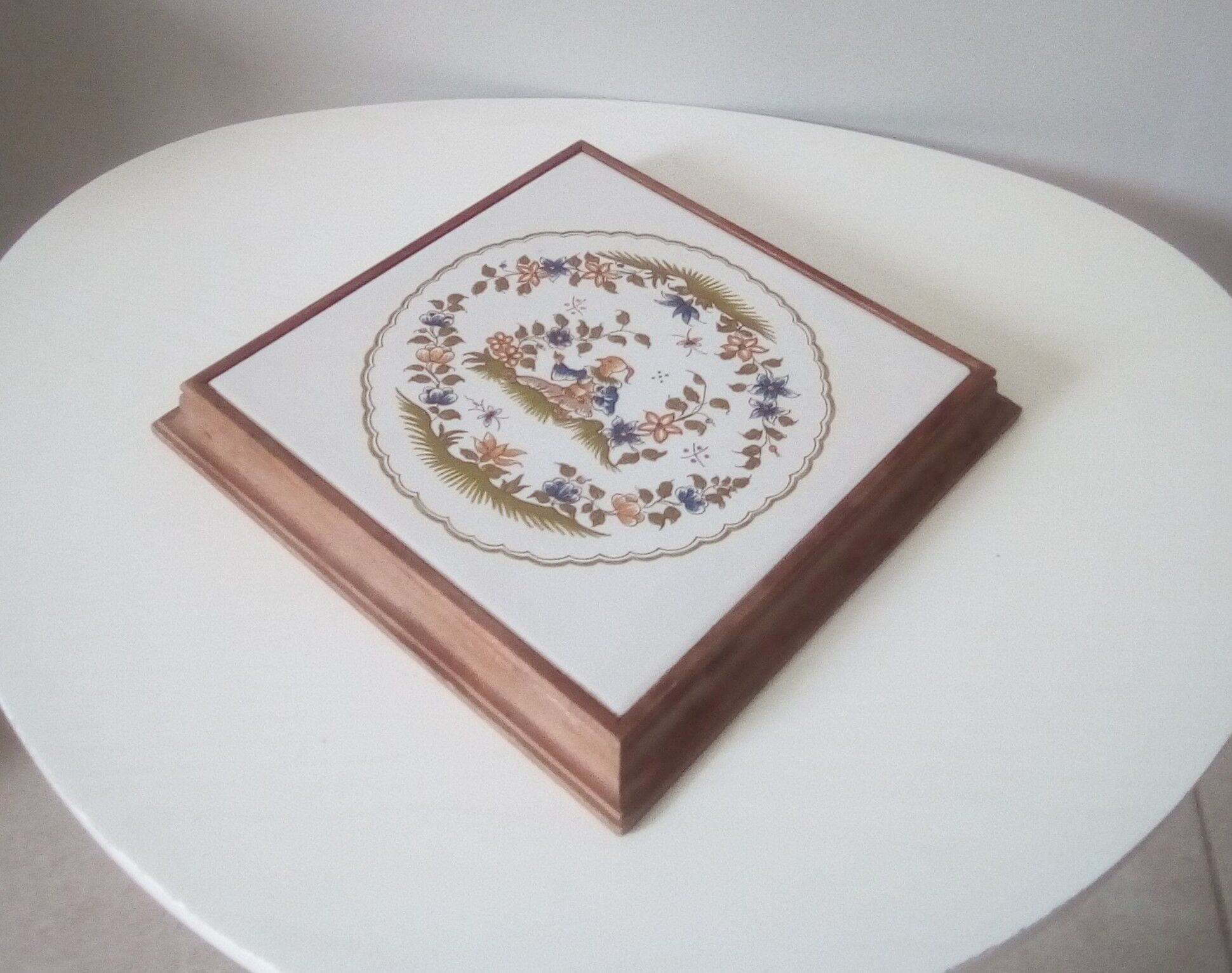 Underside of Provençal dish