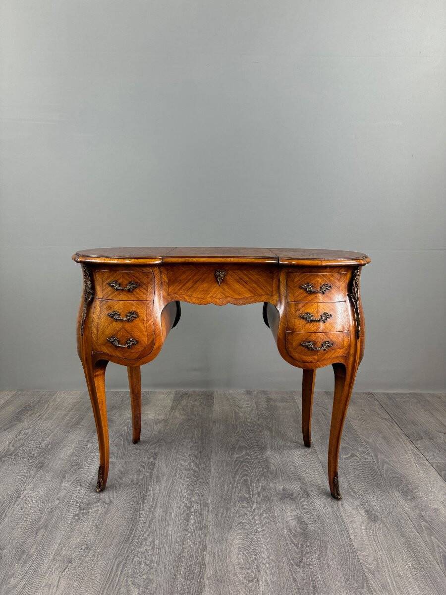 Coiffeuse de style Louis XV marquetée, XXe siècle