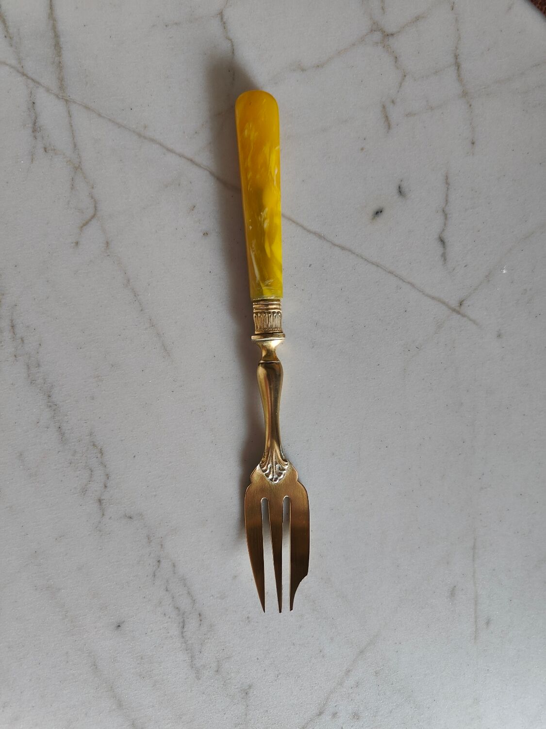 Set of dessert cutlery