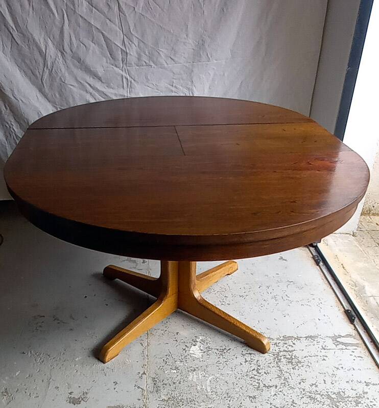 Vintage round extendable wooden table.