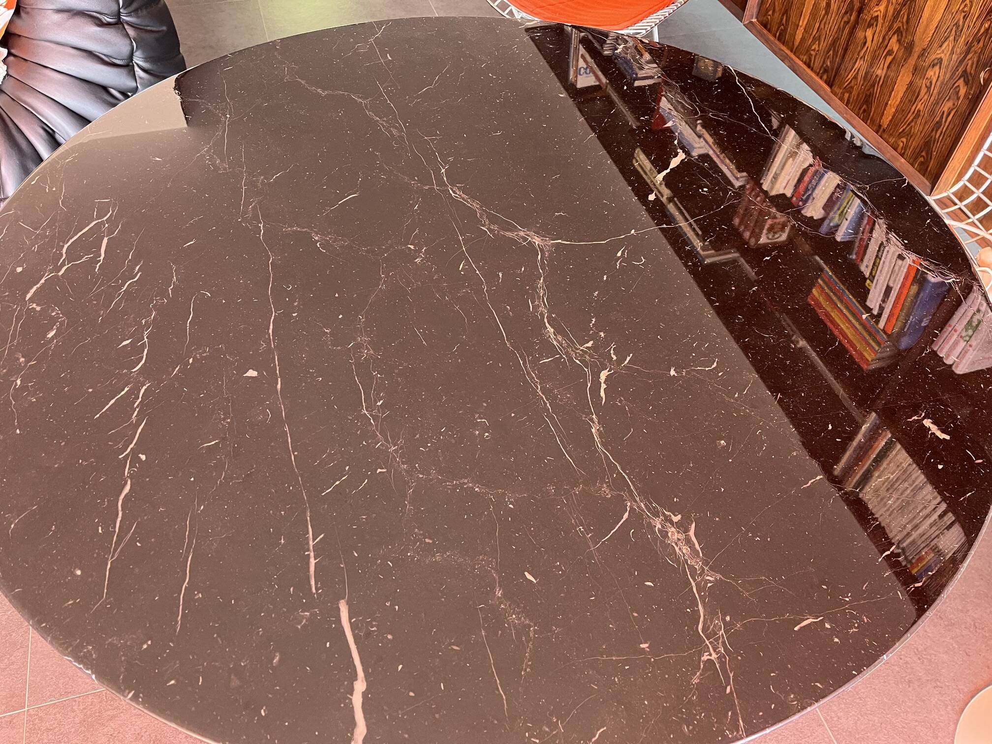 Black marble round table Knoll