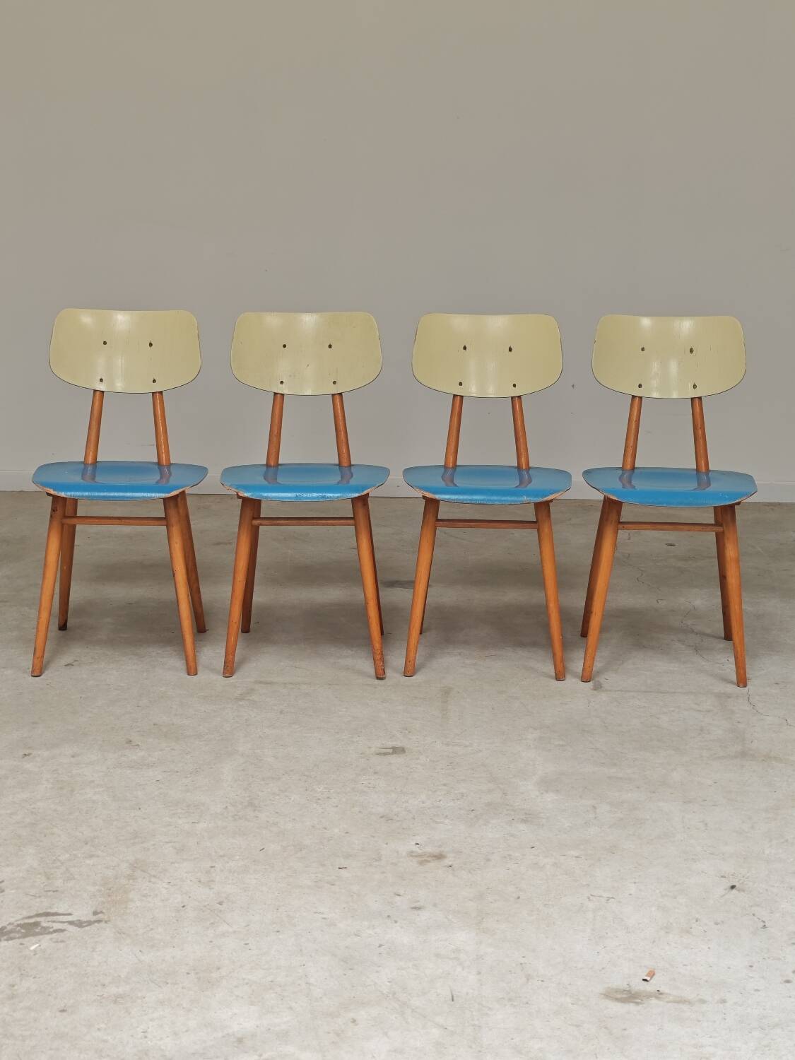 Set of 4 wooden chairs TON Bystrice Thonet blue