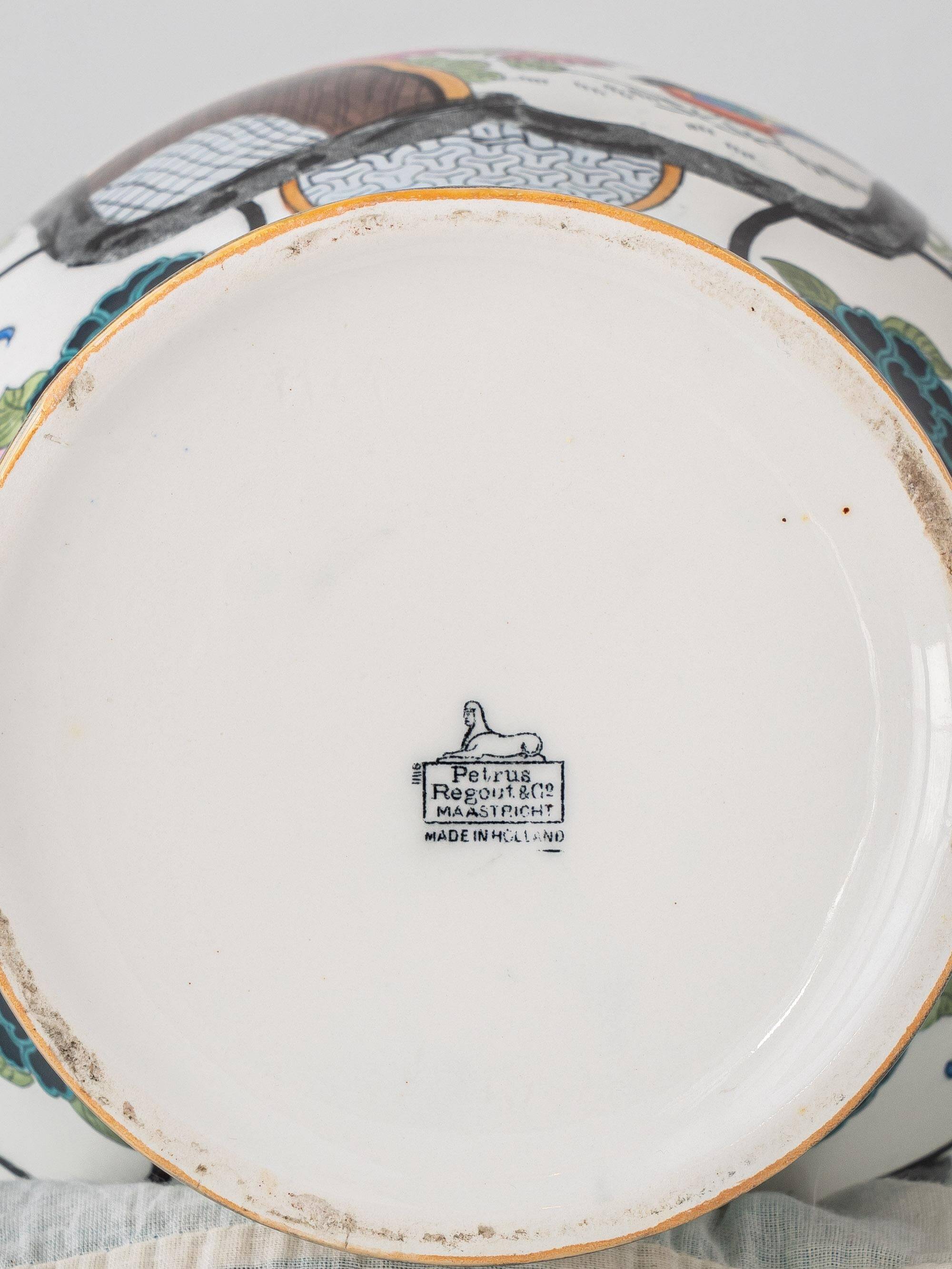 Chinese porcelain table lamp hand-painted by Petrus Regout, circa 1880, new lampshade.