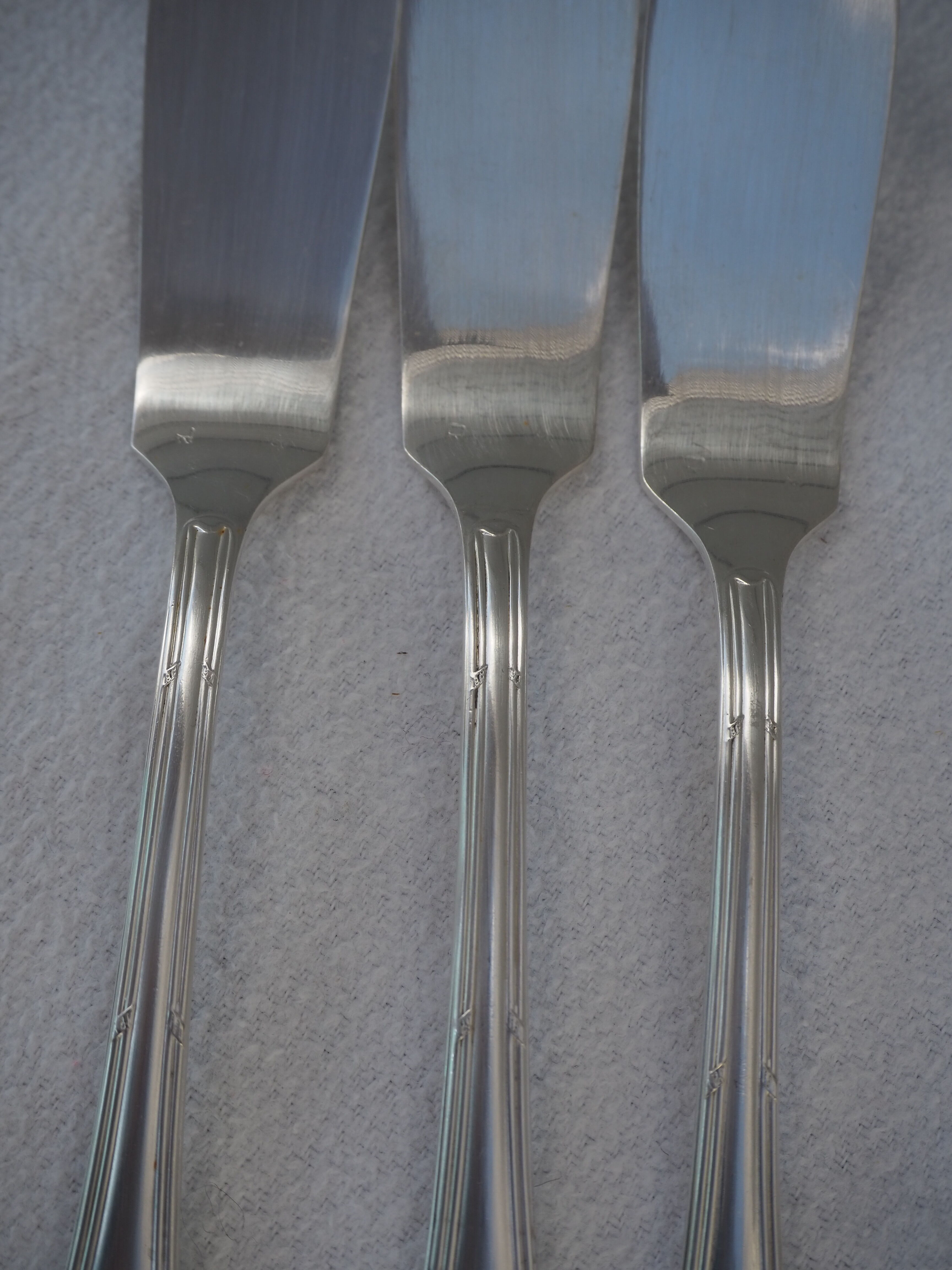 Fish service and its 6 silver-plated cutlery, crossed ribbon model