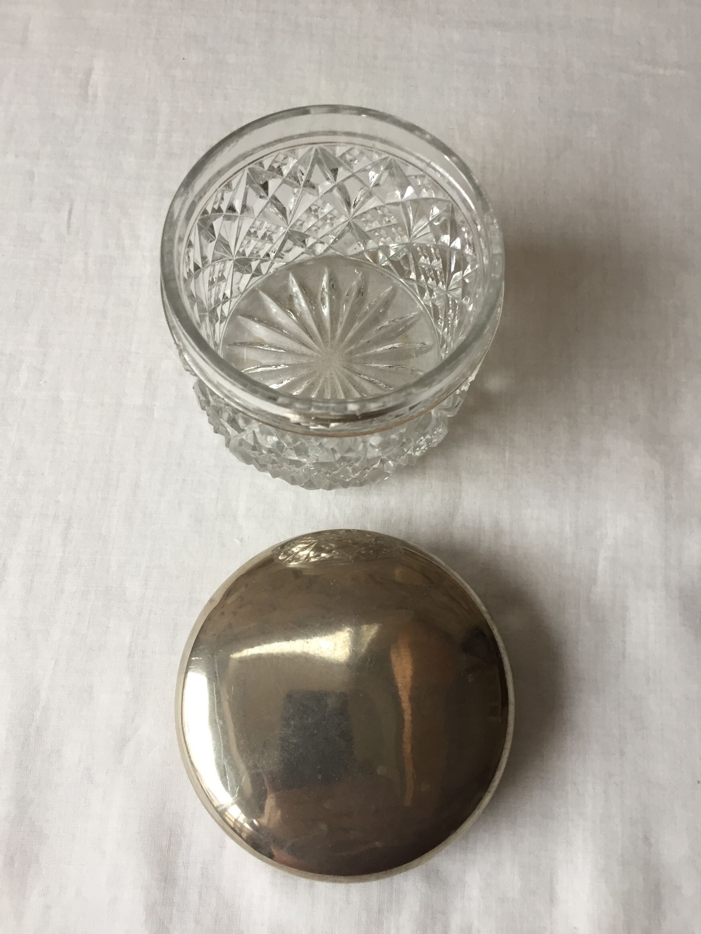 Boîte en verre et métal