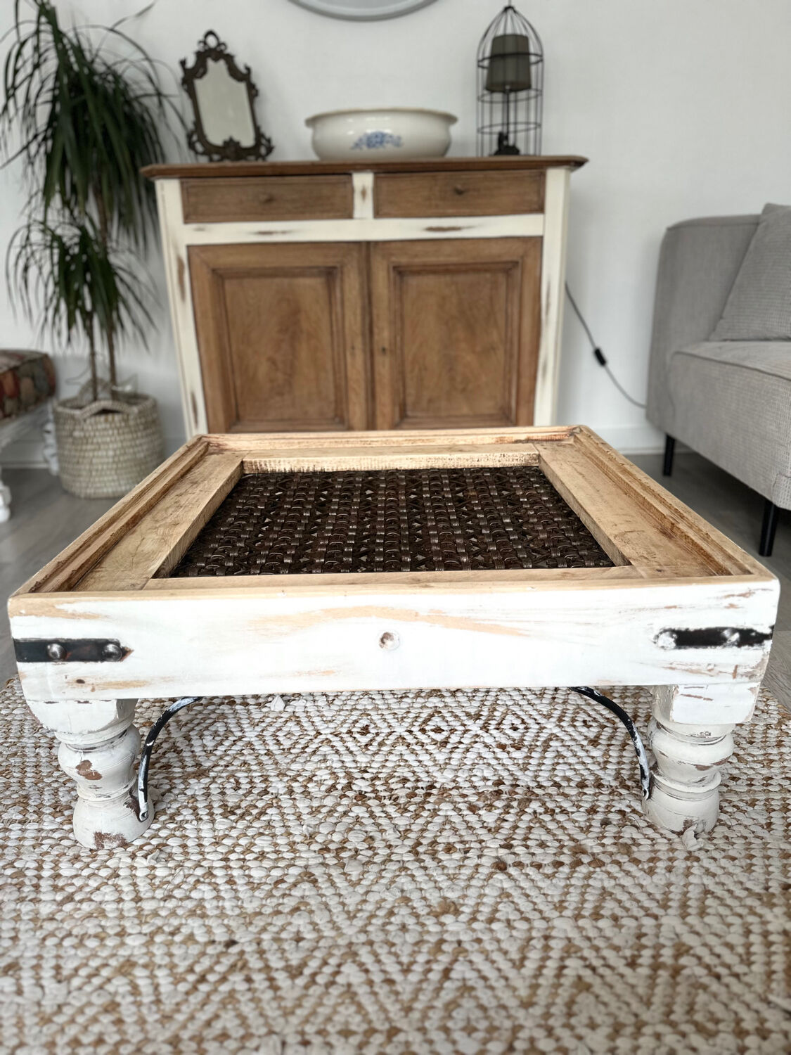 Wood and woven steel coffee table – Dual decorative use