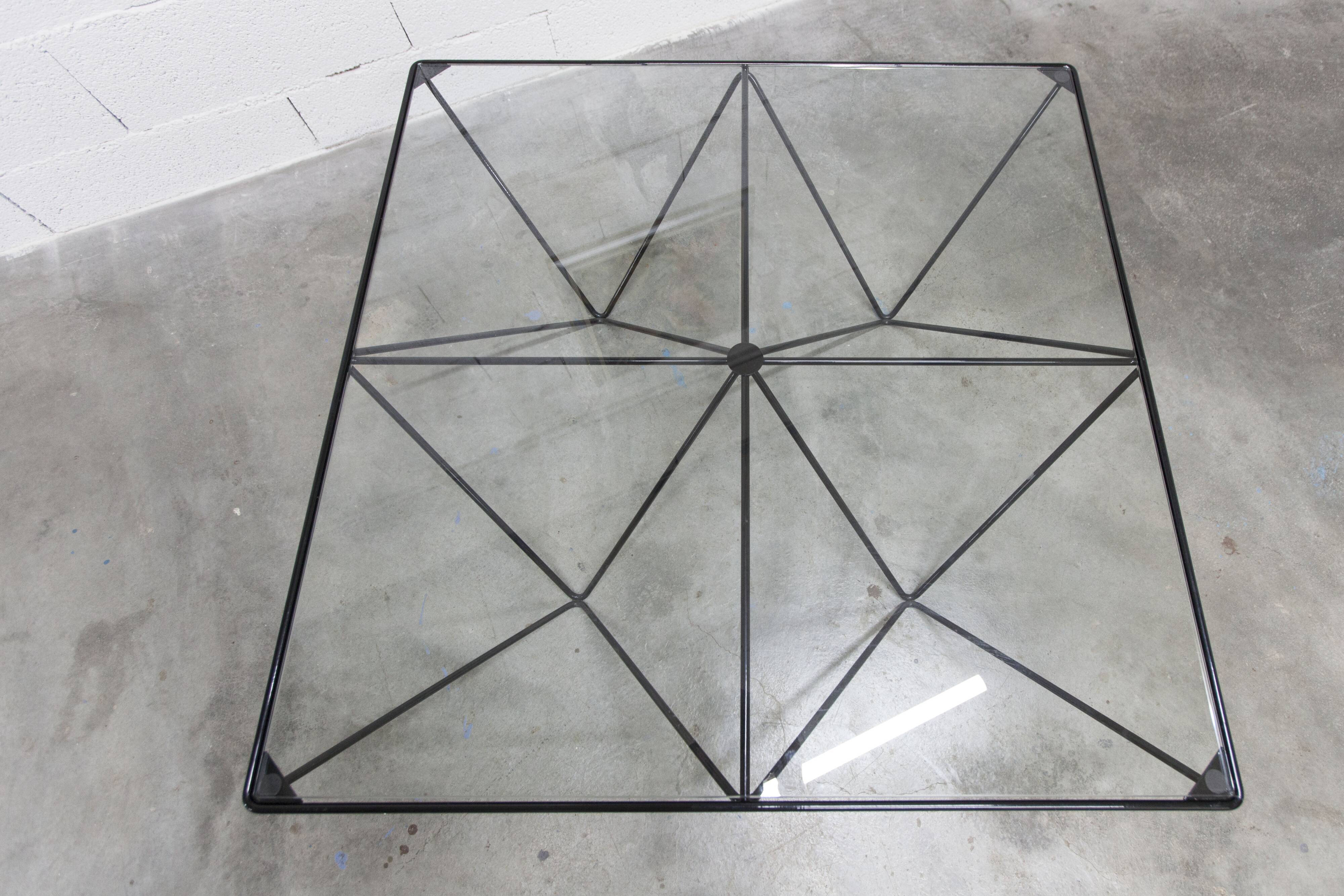 Coffee table 100x100cm in very good condition, 1980.