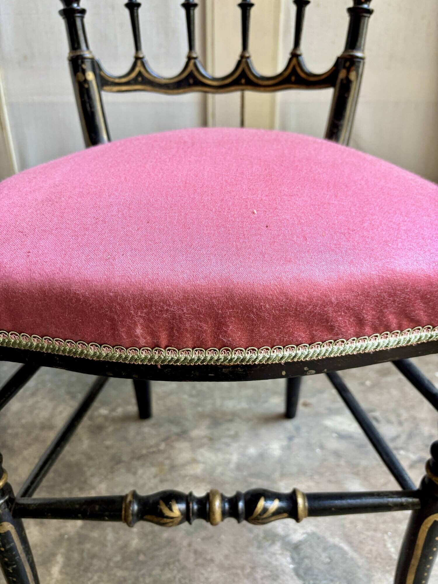 Napoleon III chair in black and gold wood and pink cotton