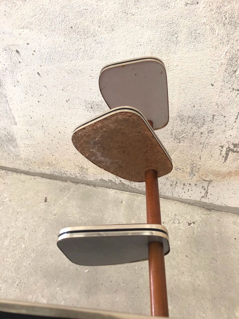 Tripod plant holder in formica 60