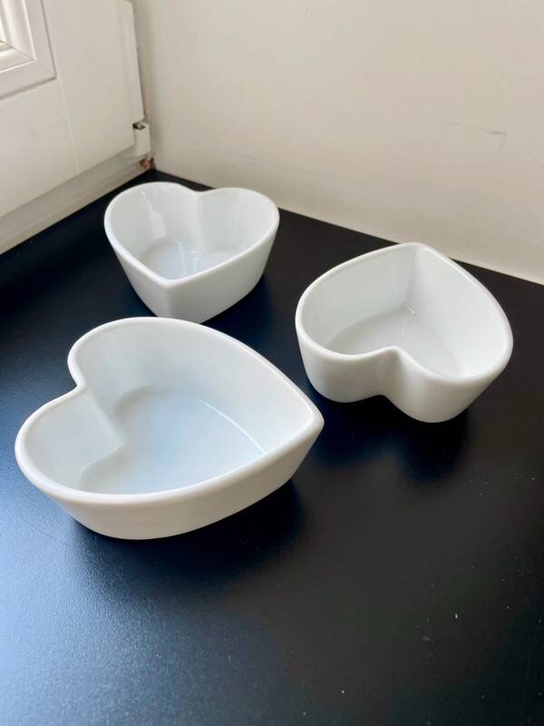 5 white porcelain Cordon Bleu ramekins