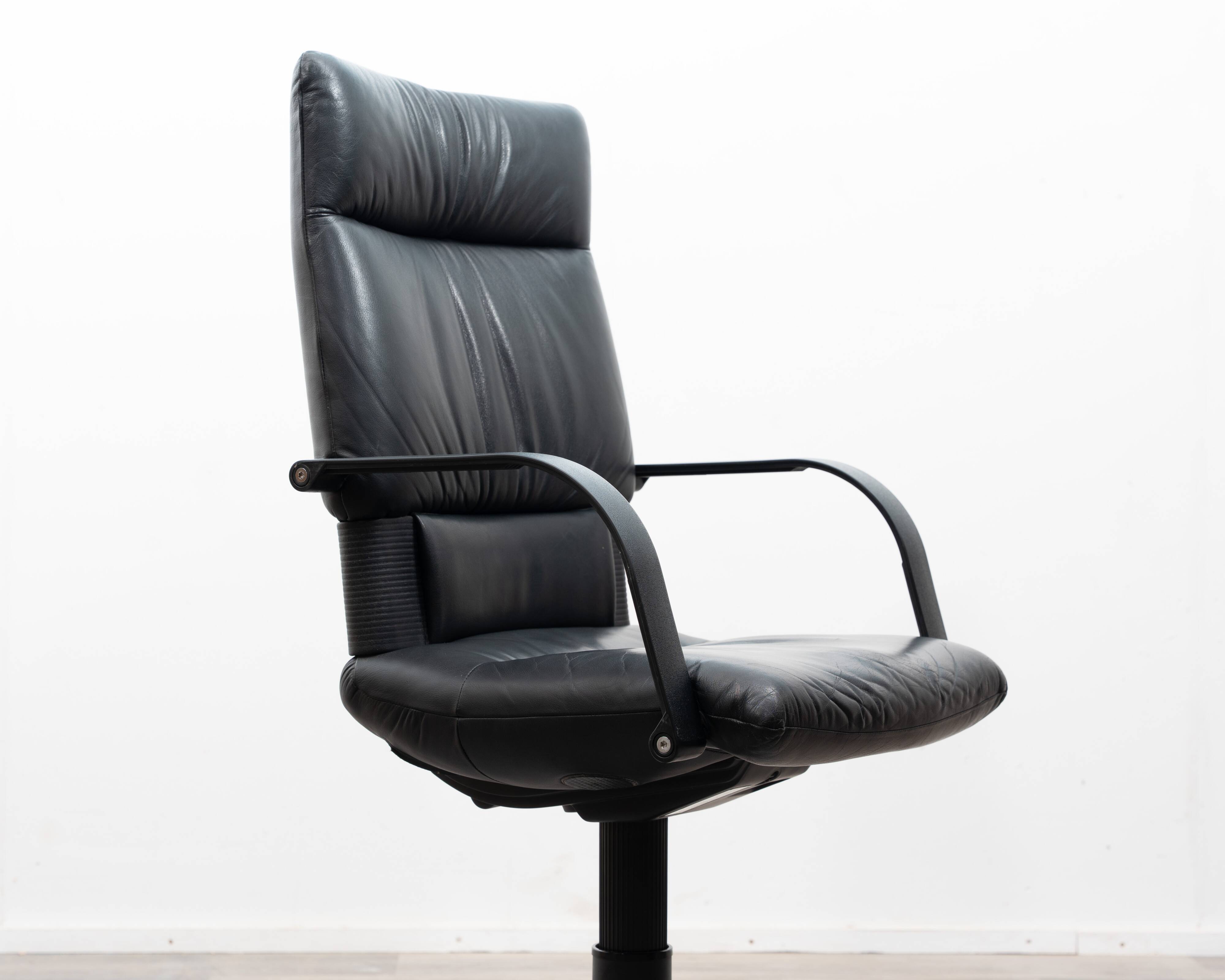 Office chair. Manufacturer: Vitra. Designer: Mario Bellini. Model: Fig