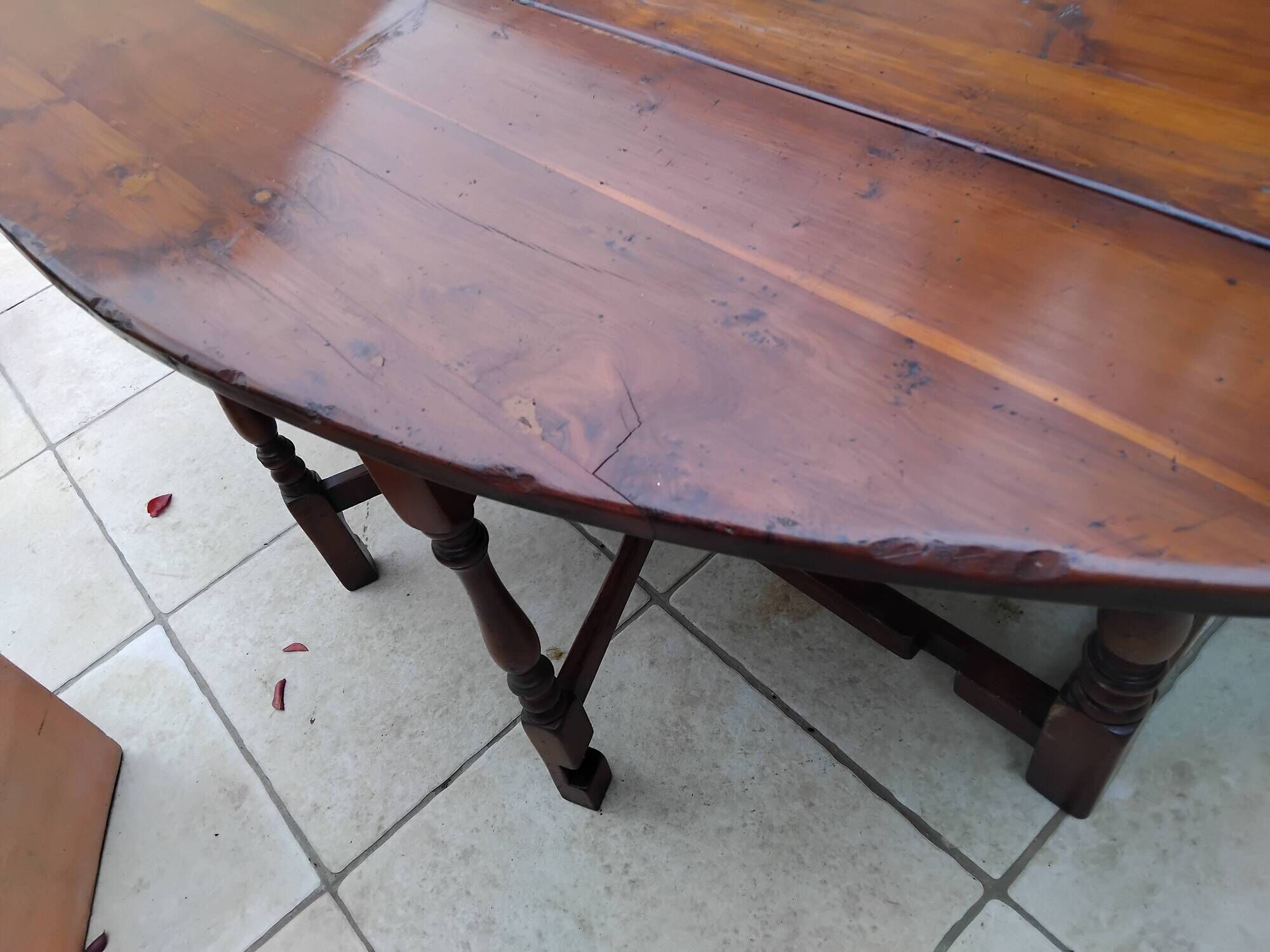 Antique large Gateleg table from the 16th century, oak with marquetry of a rose of the winds.