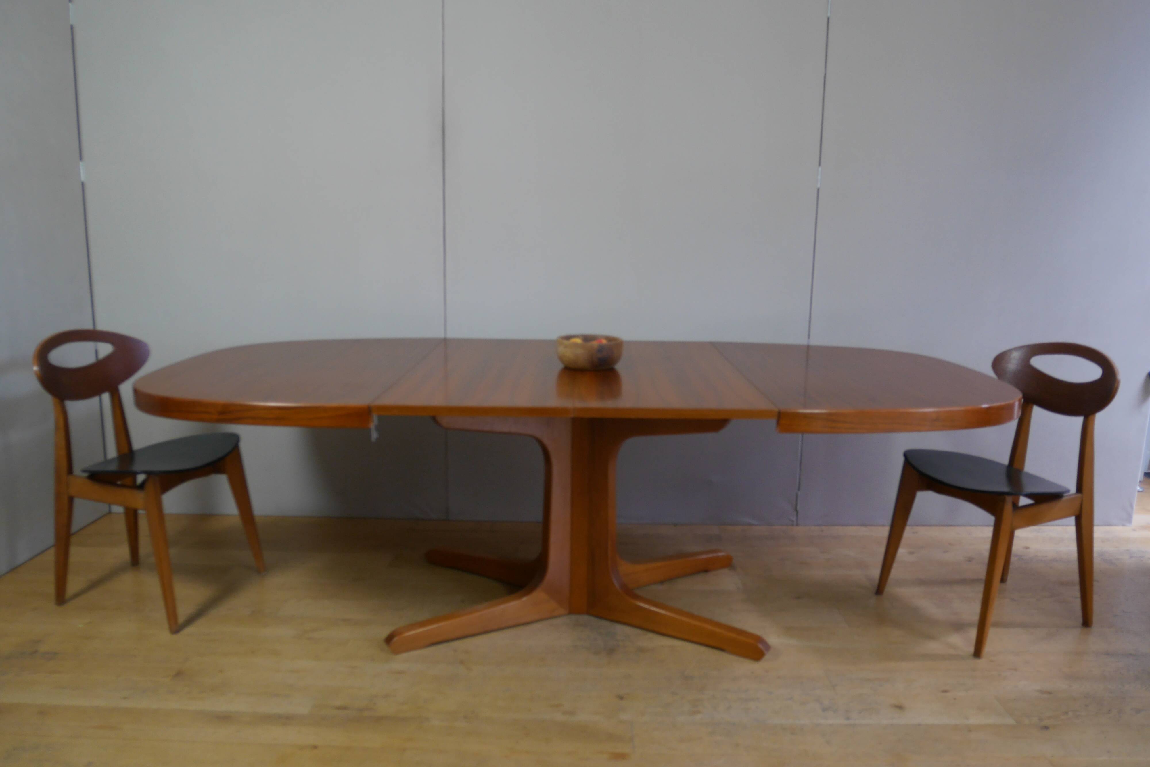 Baumann oval teak table with extensions
