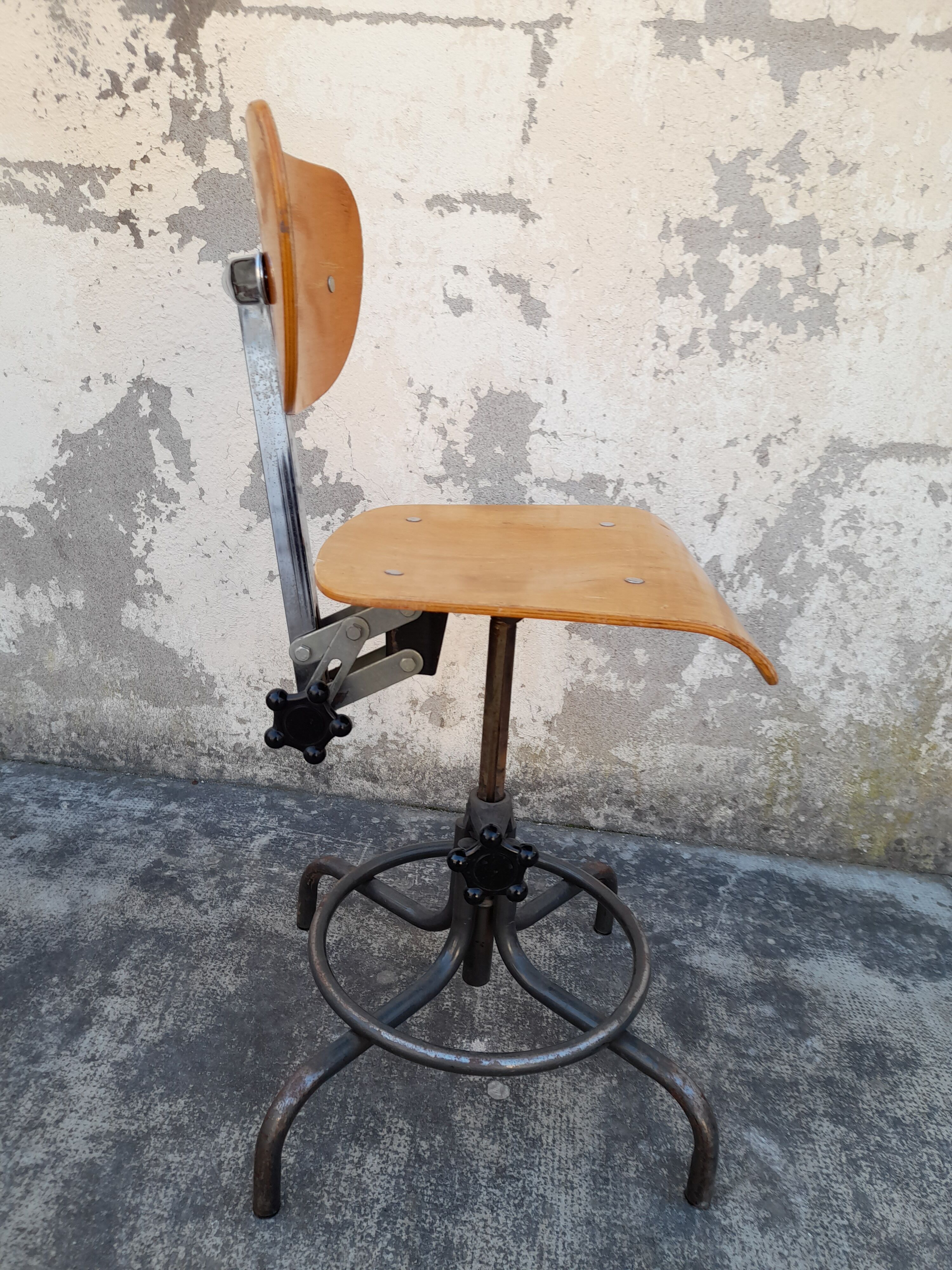 Chaise d'atelier réglable vintage années 50