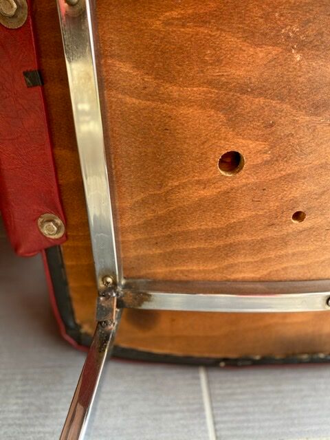 Fauteuil rouge années 60 en skaï