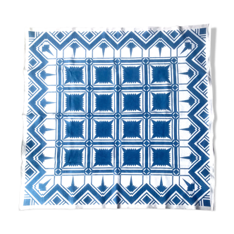 Geometric jacquard tablecloth