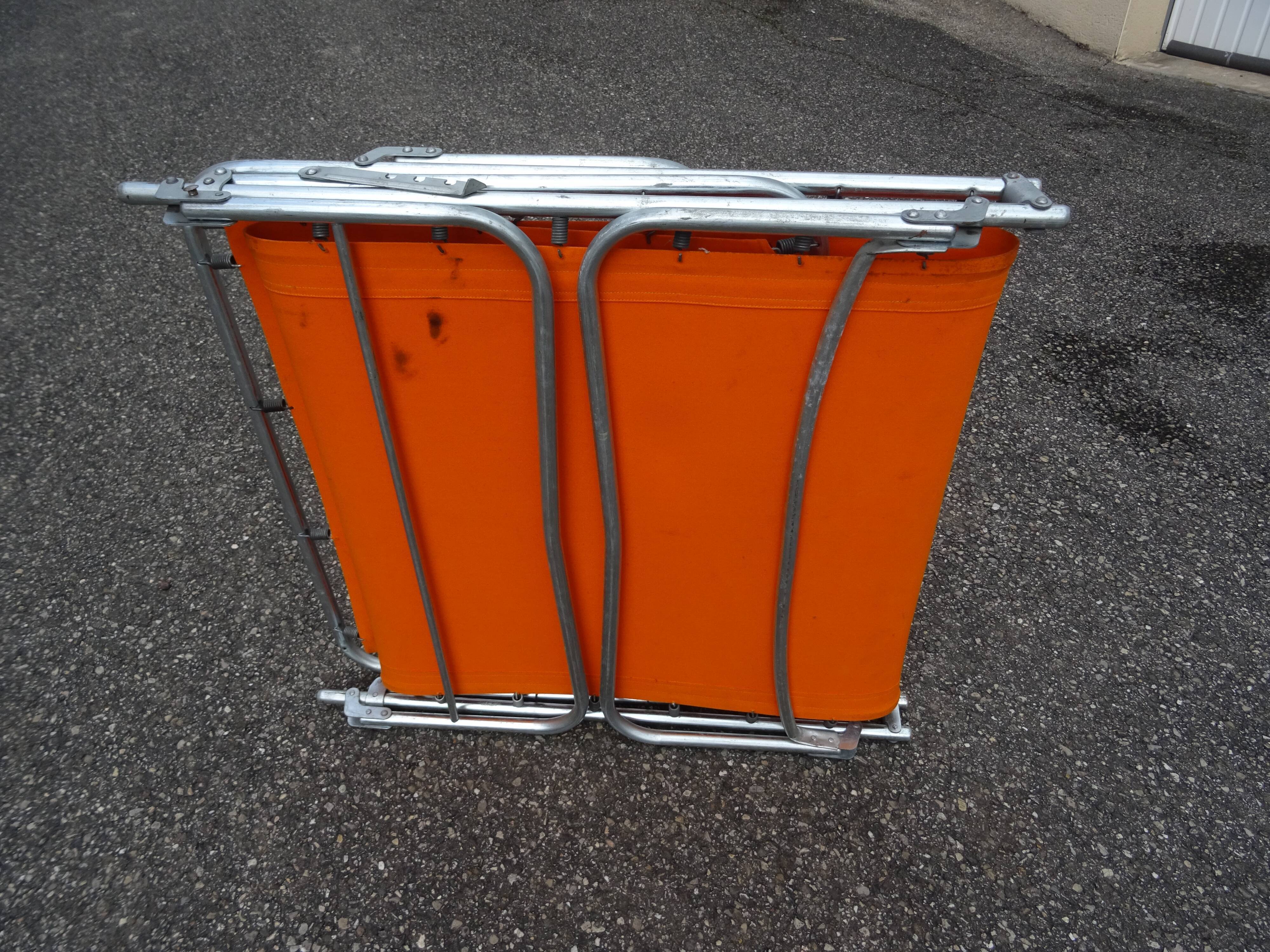 Vintage folding lounge chair