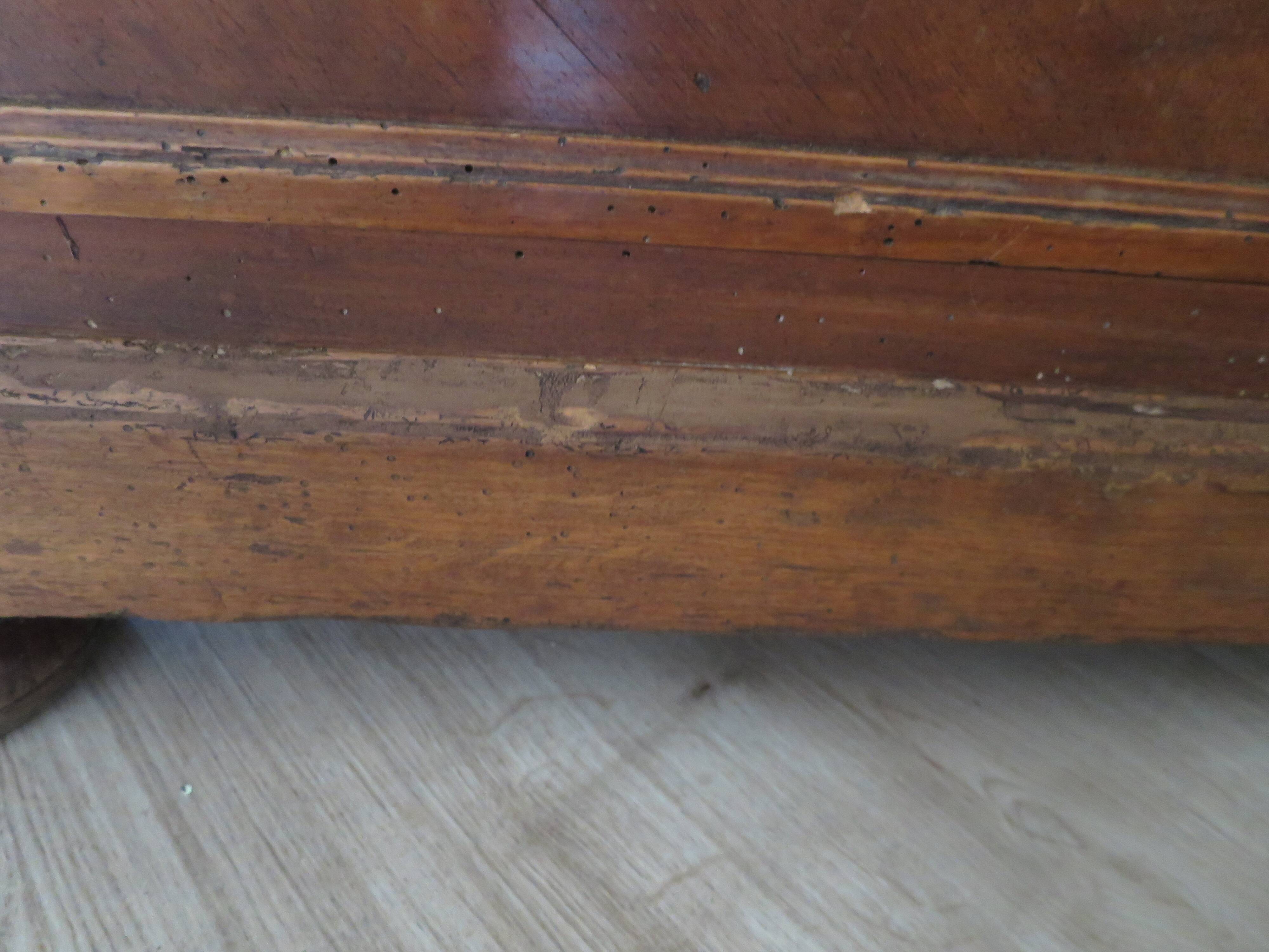 Louis Philippe style chest of drawers with 4 drawers in solid walnut and marble, 1900-1950.