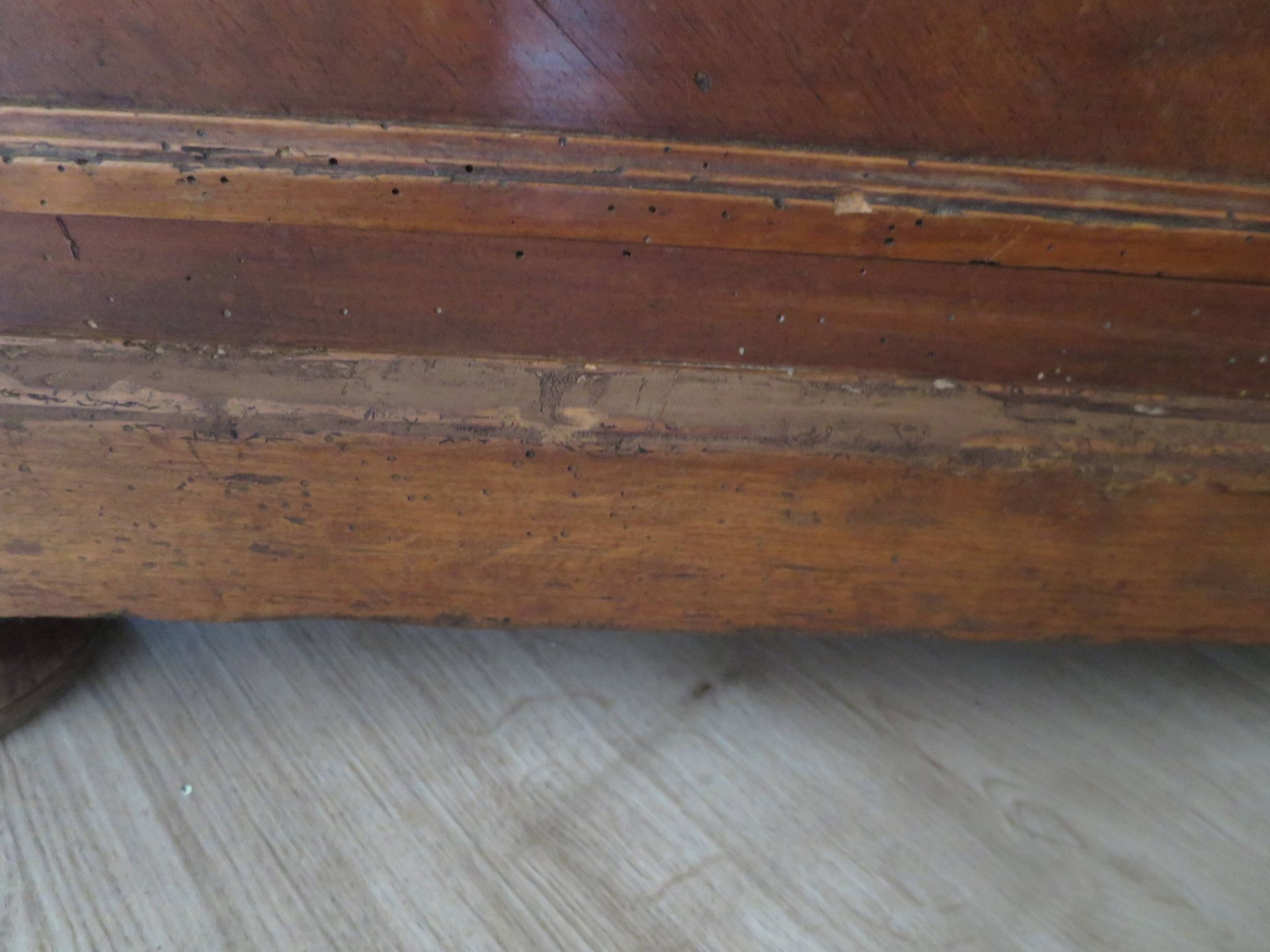 Louis Philippe style chest of drawers with 4 drawers in solid walnut and marble, 1900-1950.