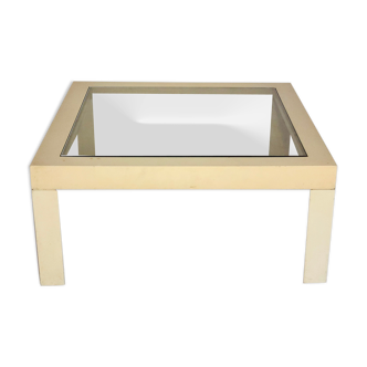 Plastic coffee table and glass