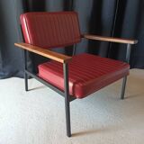 Fauteuil vintage en skaï bordeaux, bois et métal noir